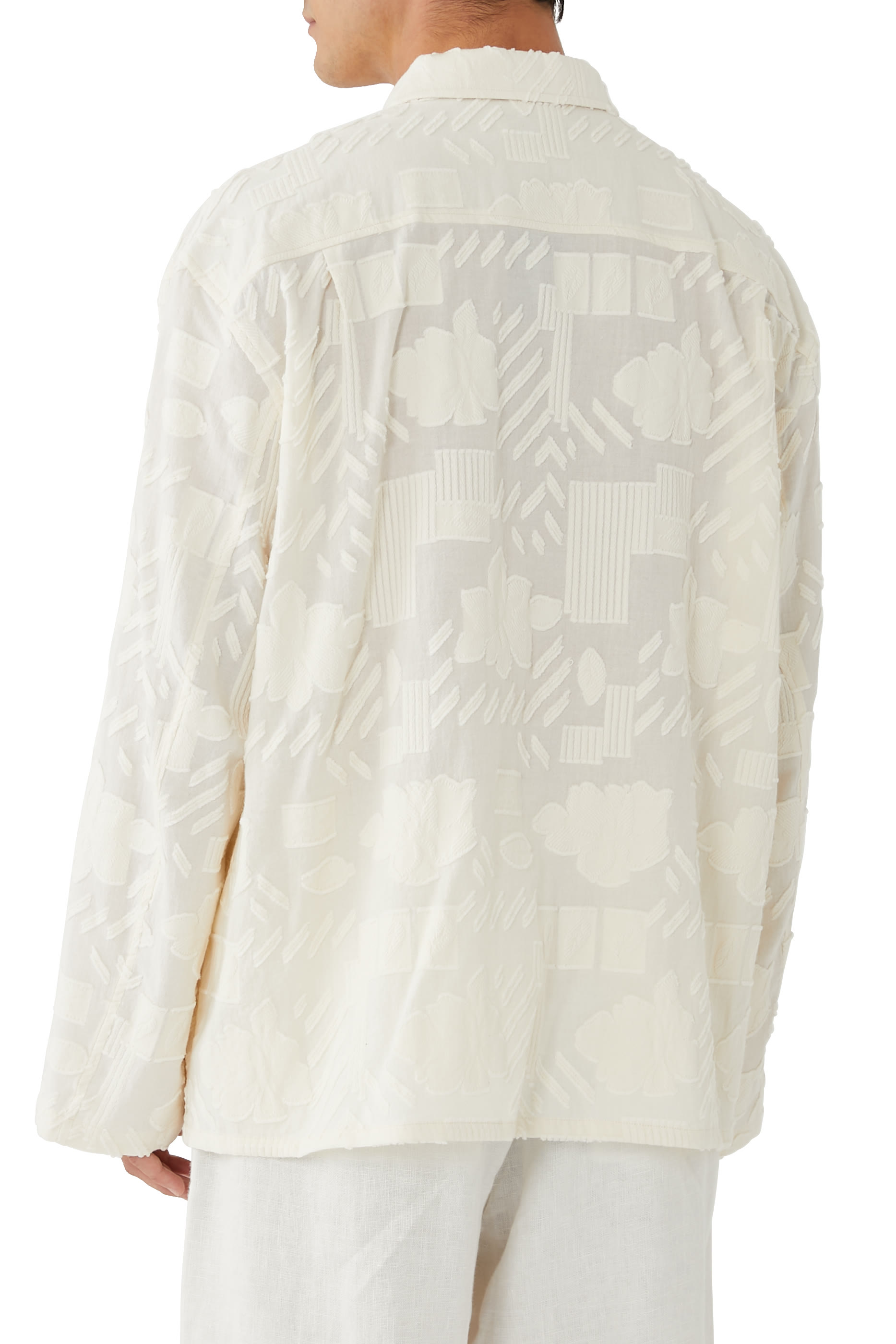 قميص بأكمام طويلة وتطريزات