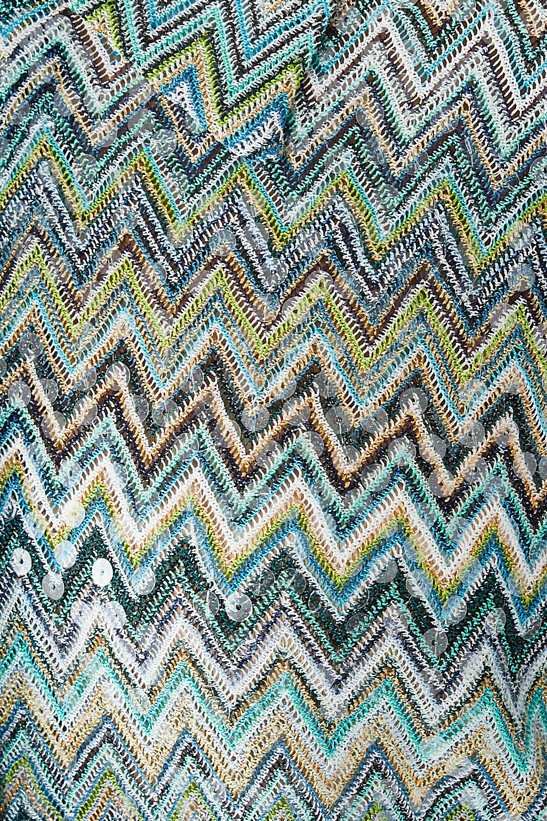 قميص بنقشة خطوط متعرجة