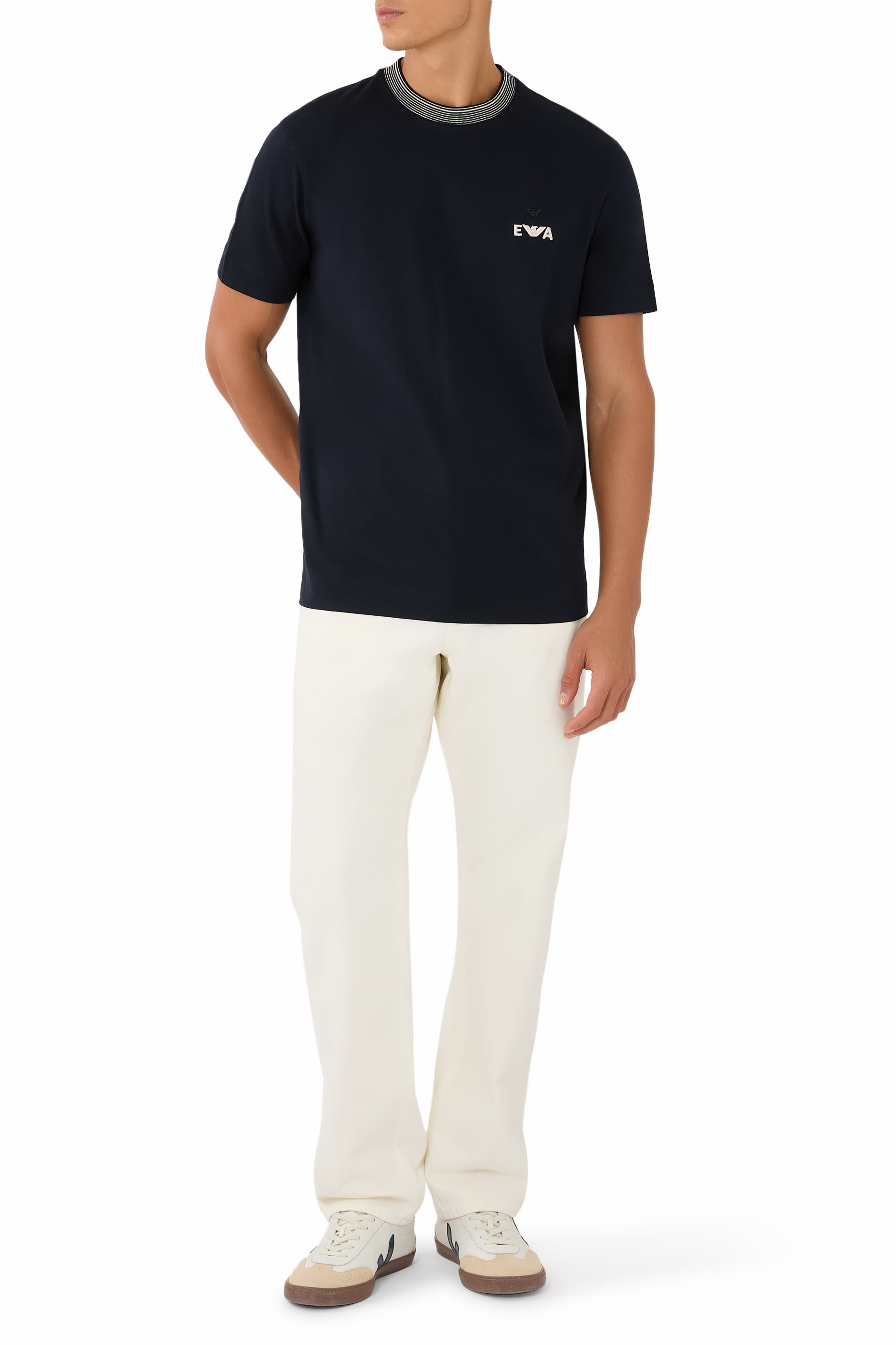 تيشيرت بتطريز شعار الماركة