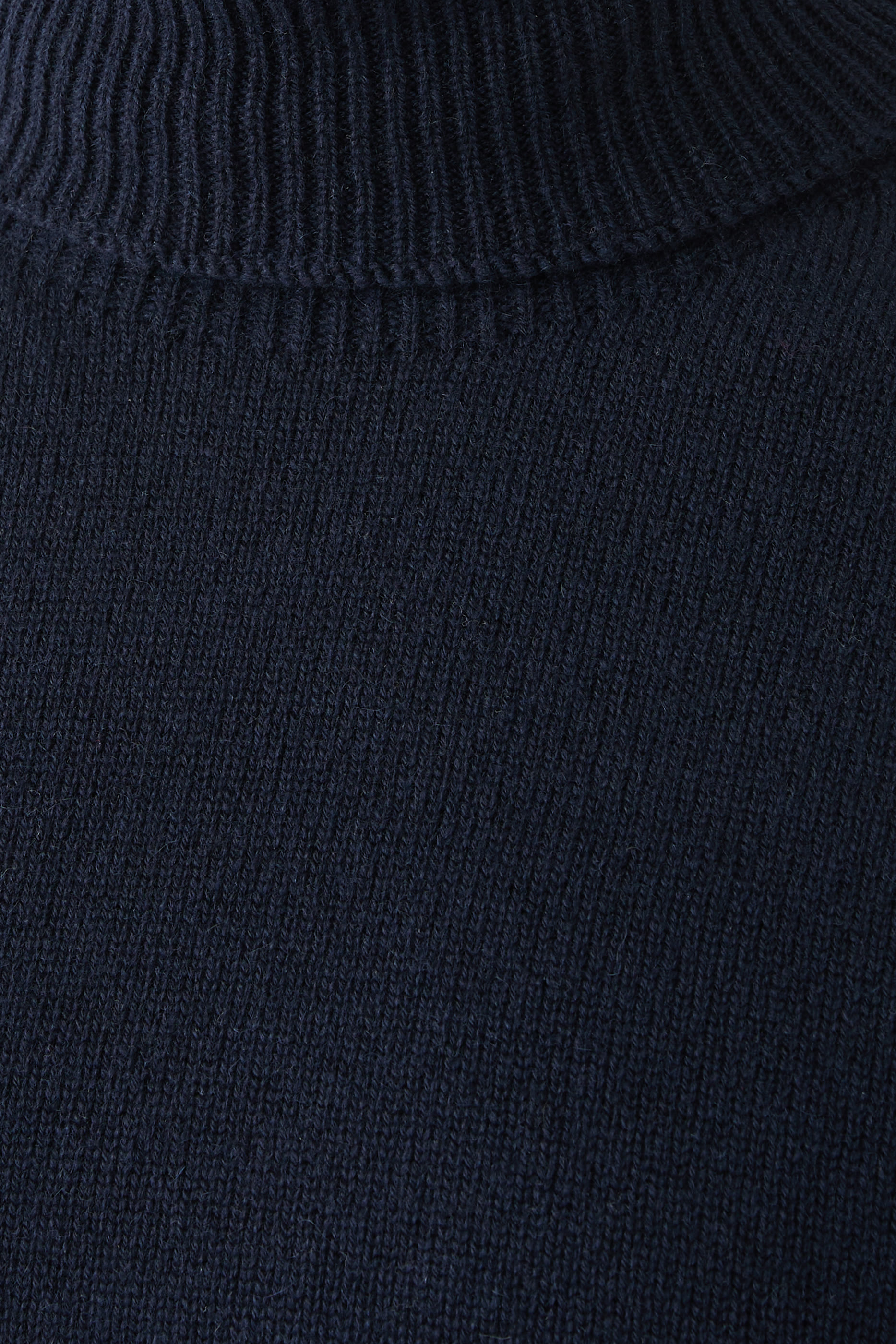 كنزة بياقة عالية