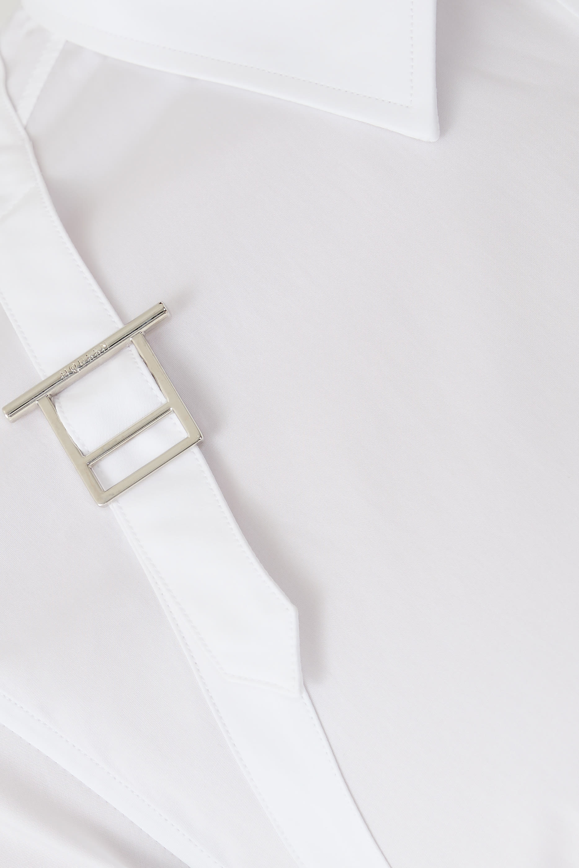 قميص بحمالة بإبزيم بتصميم حرف T