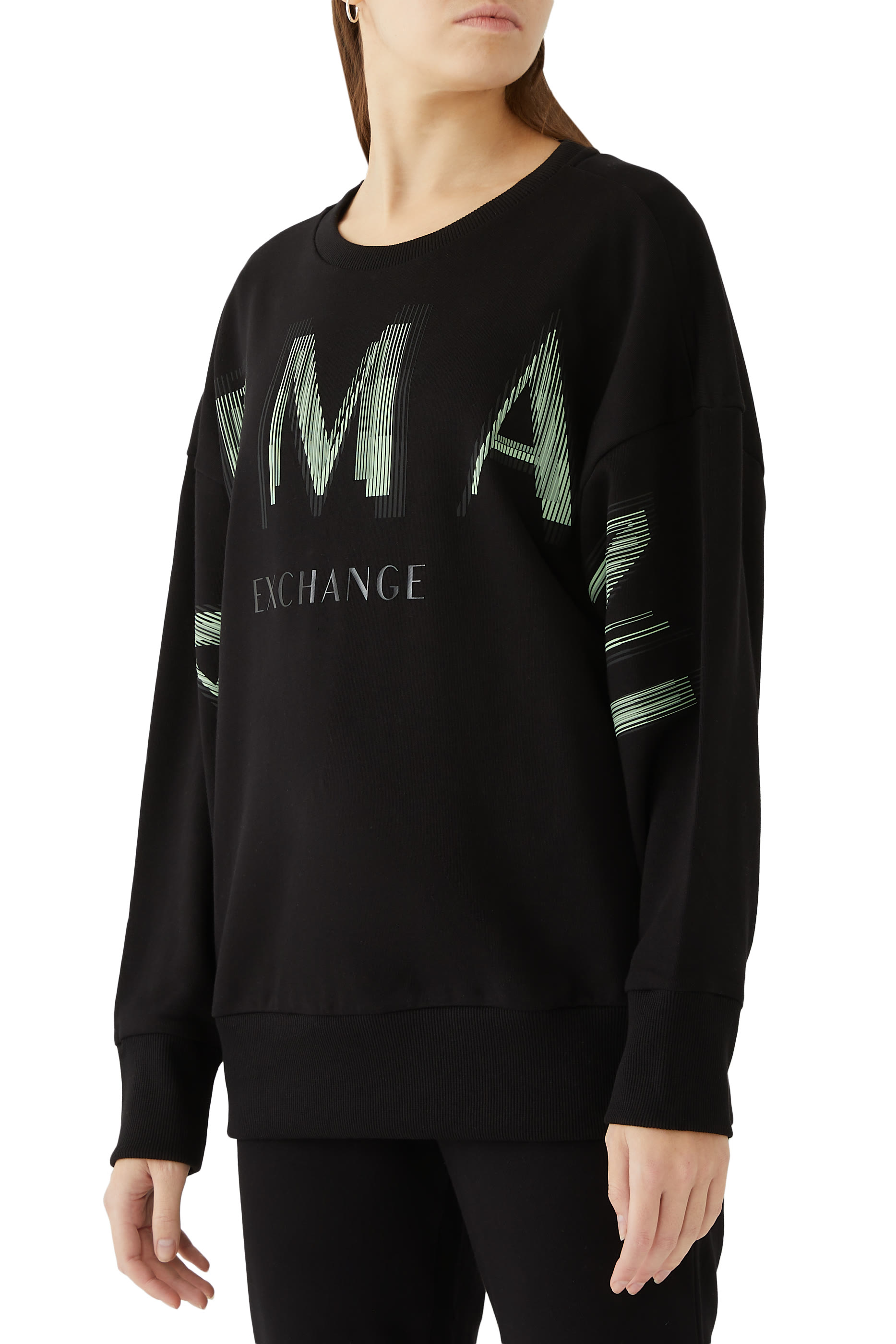 سويت شيرت بياقة ضيقة وشعار الماركة