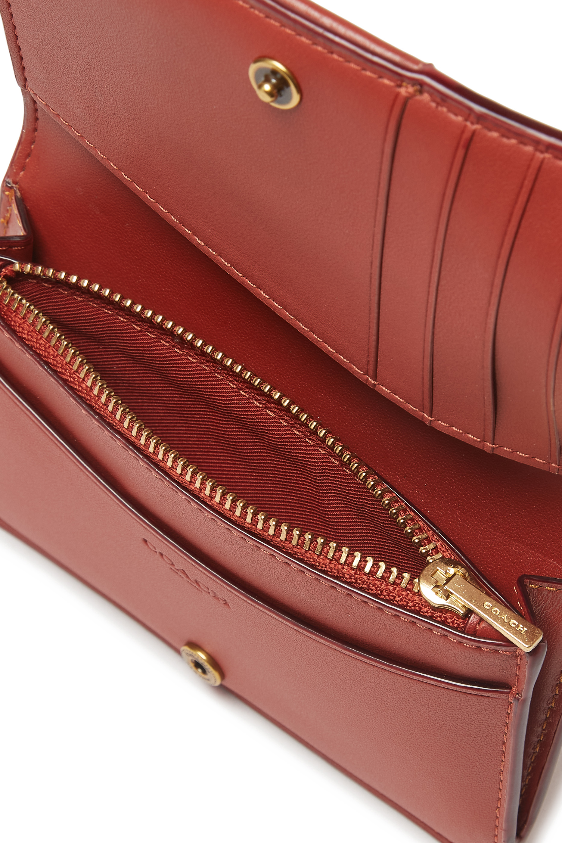 حافظة بطاقات ايسنشال بتصميم رفيع قماش قنب بشعار الماركة