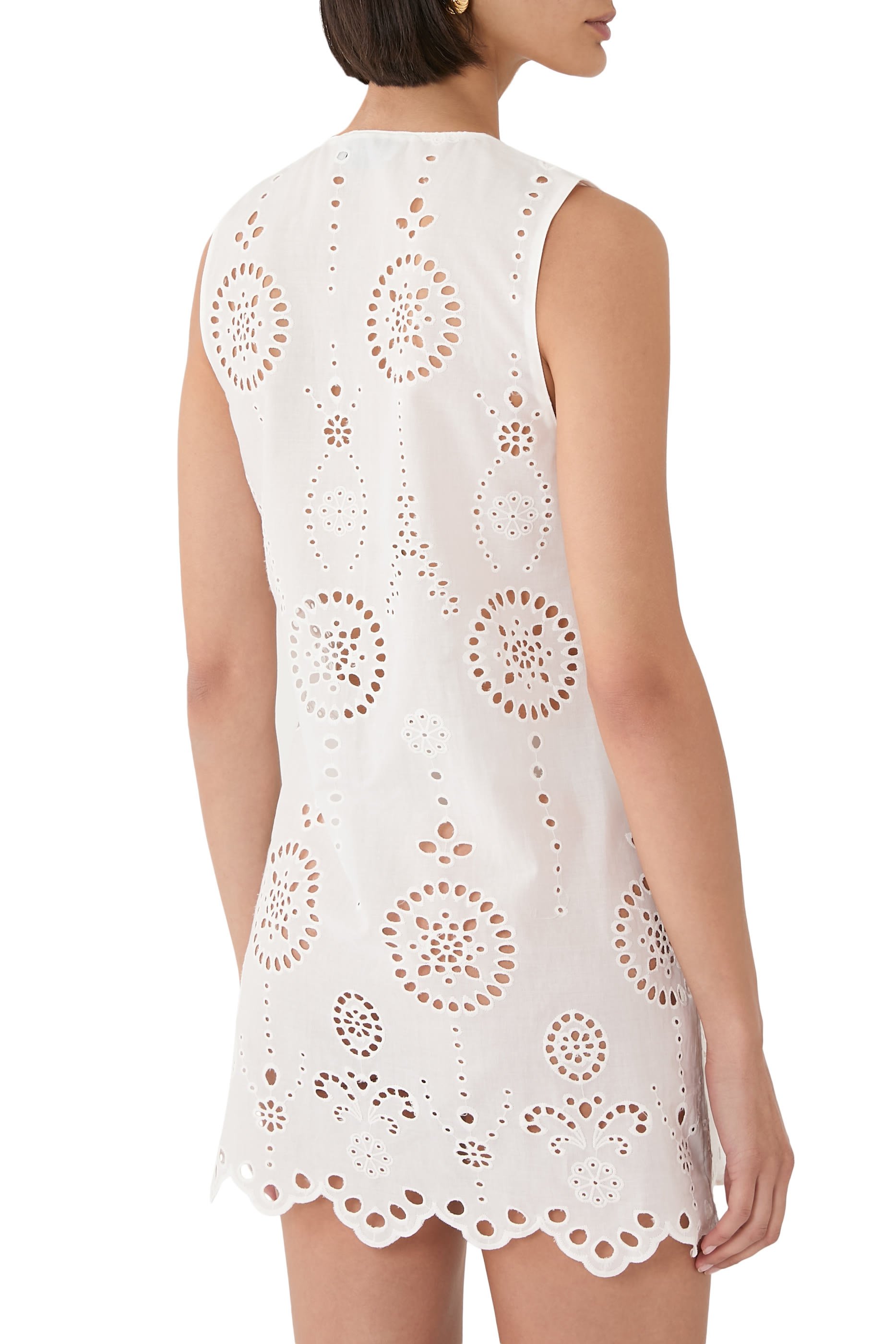 فستان قصير برباط وتطريزات