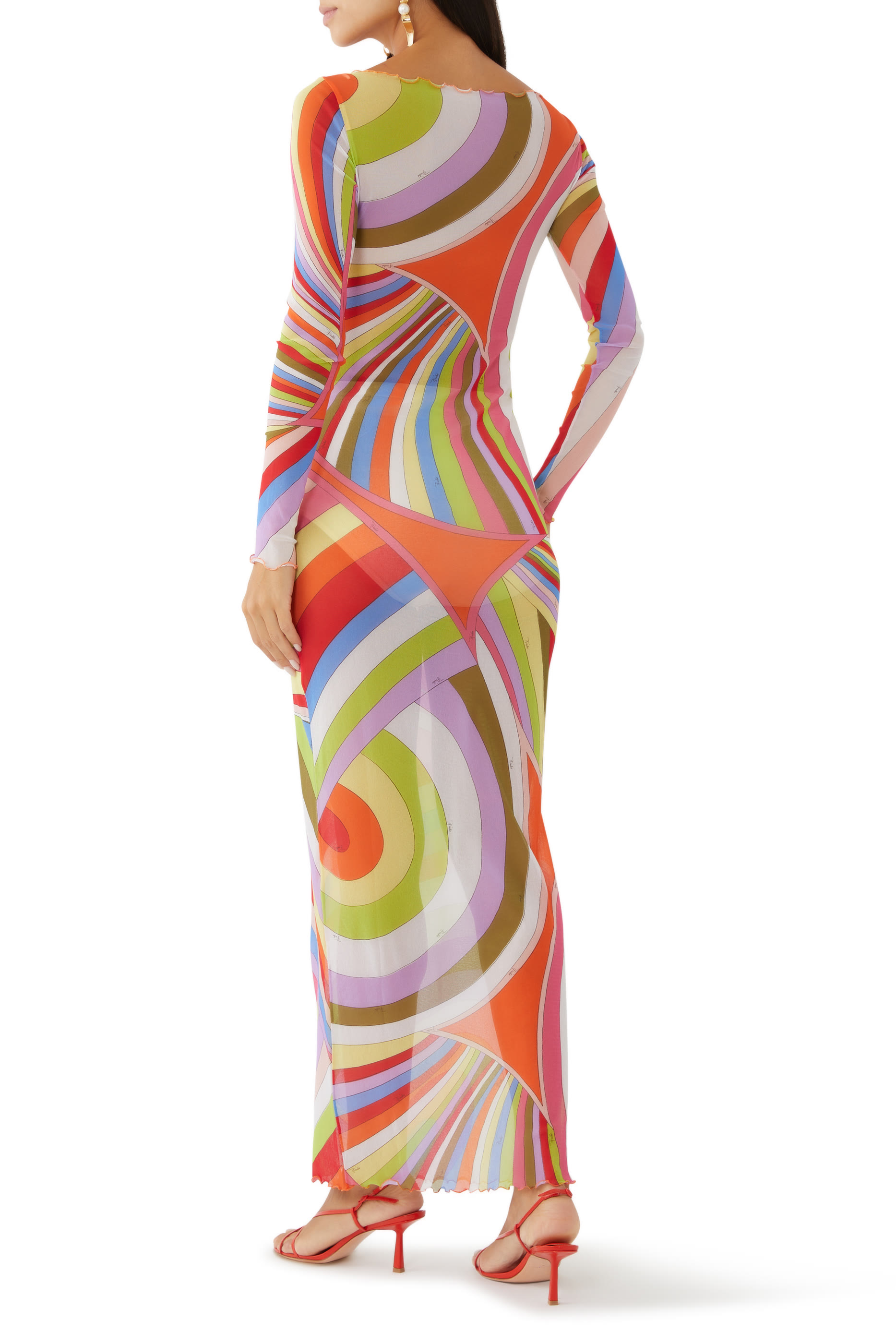 فستان طويل تول