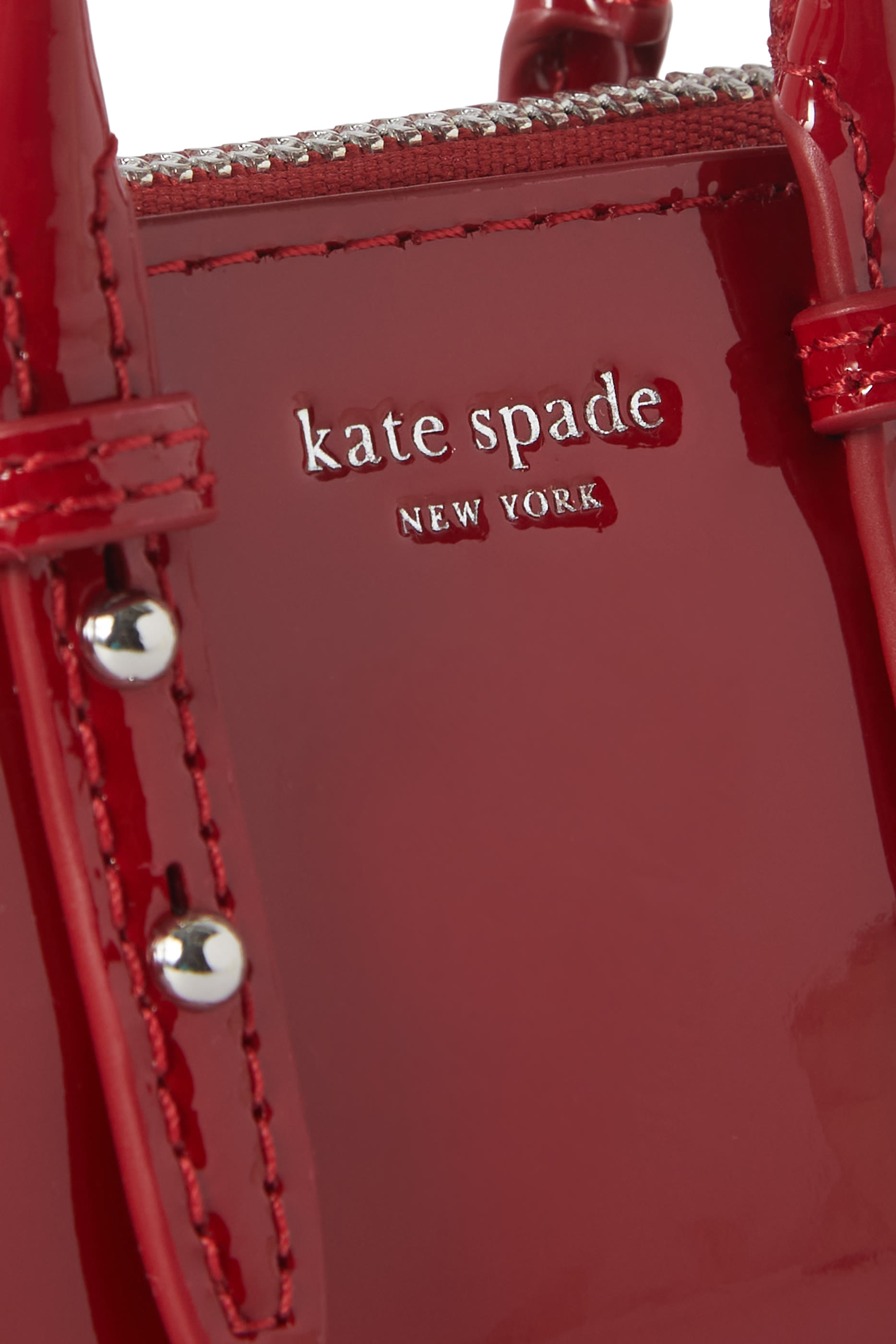 حلية نانو بتصميم حقيبة يد جلد لامع