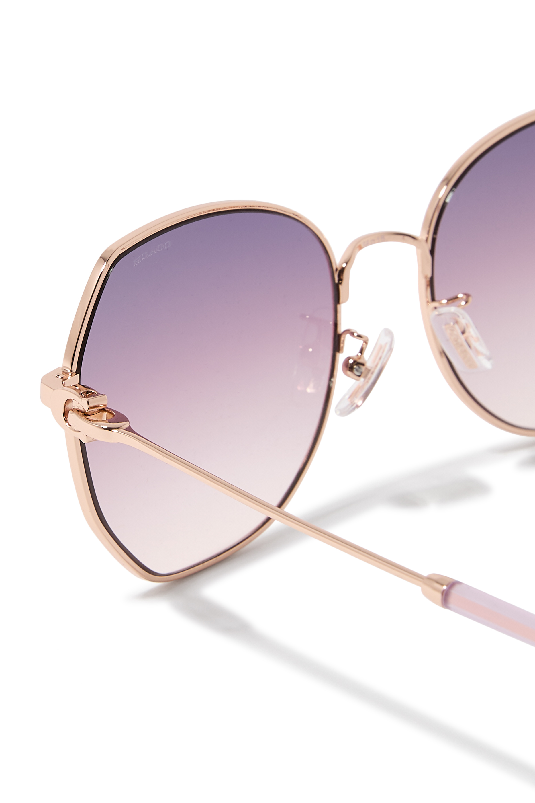 نظارة شمسية بإطار بتصميم غير متماثل