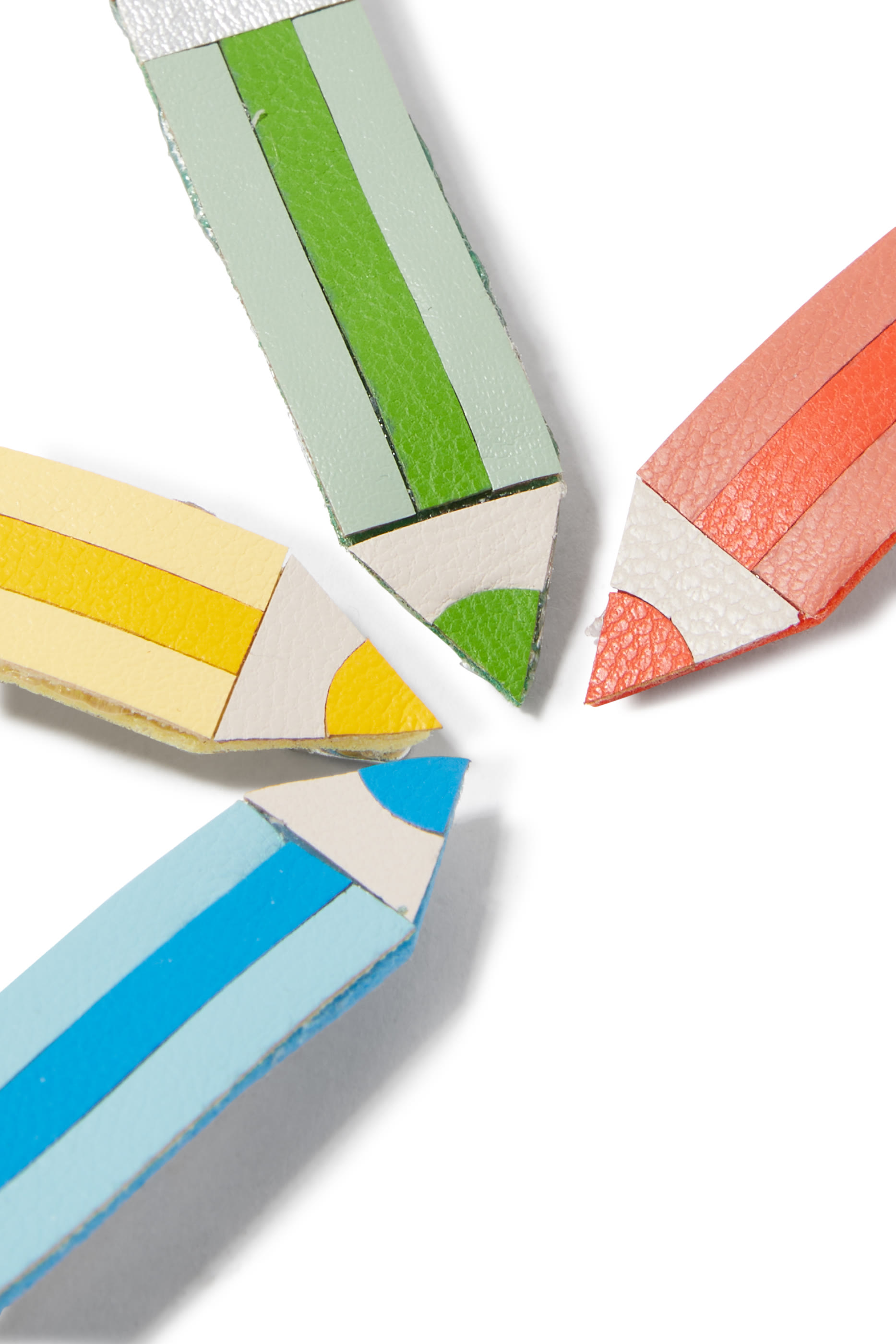 مشابك شعر بتصميم أقلام تلوين للأطفال