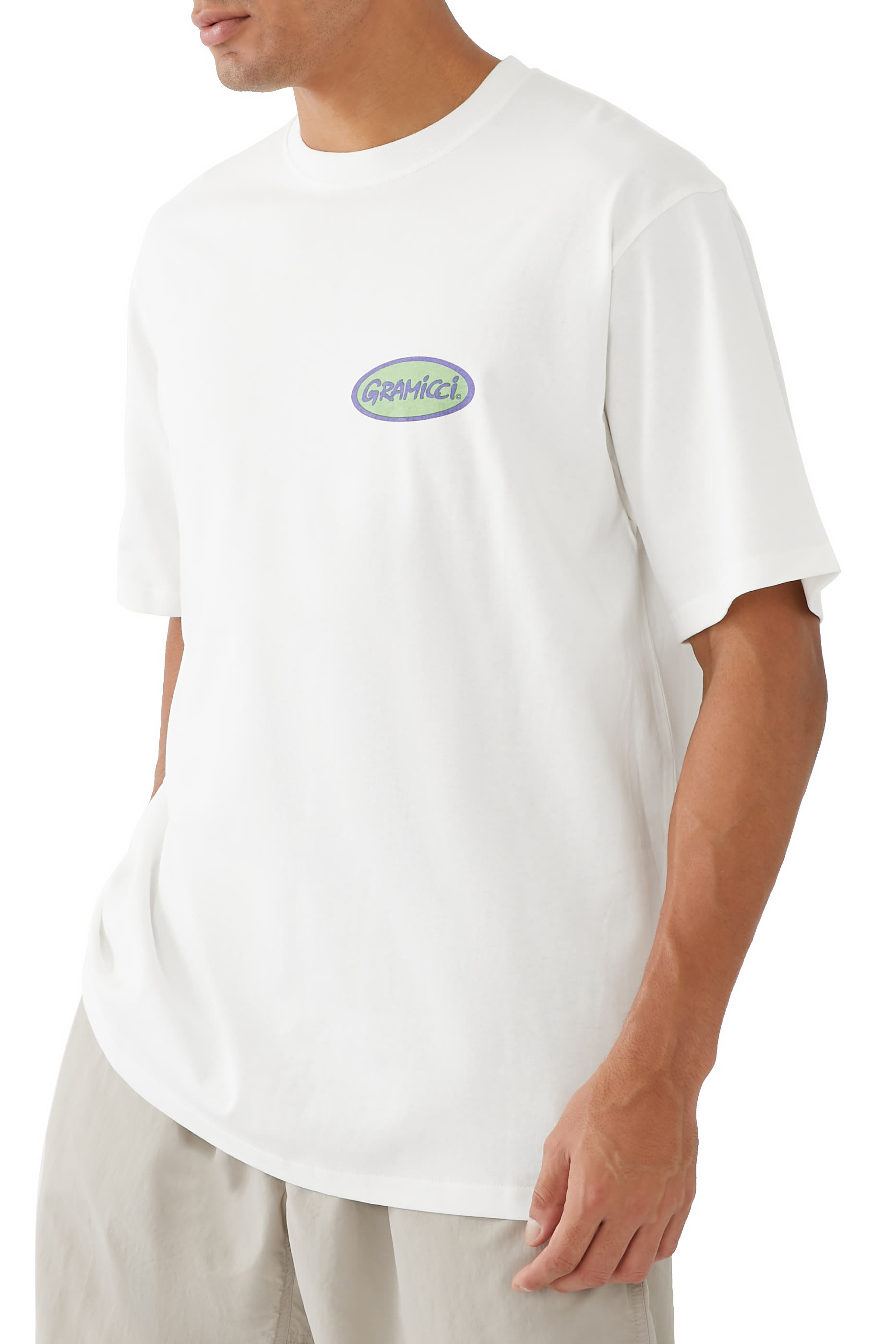 تيشيرت بطبعات شعار الماركة بشكل بيضاوي