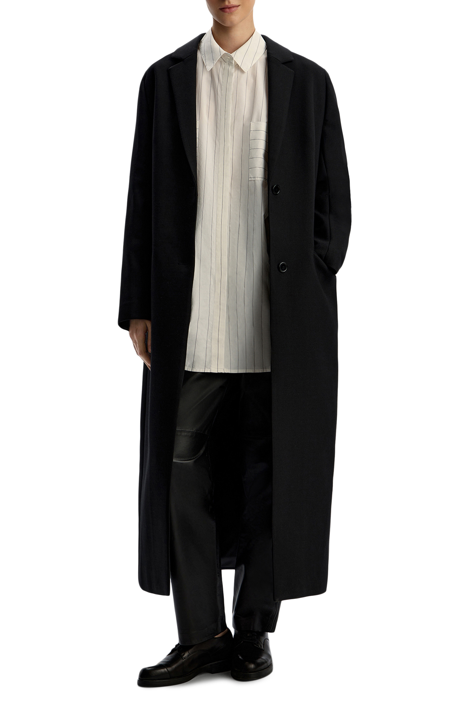 قميص مخطط بأكمام طويلة