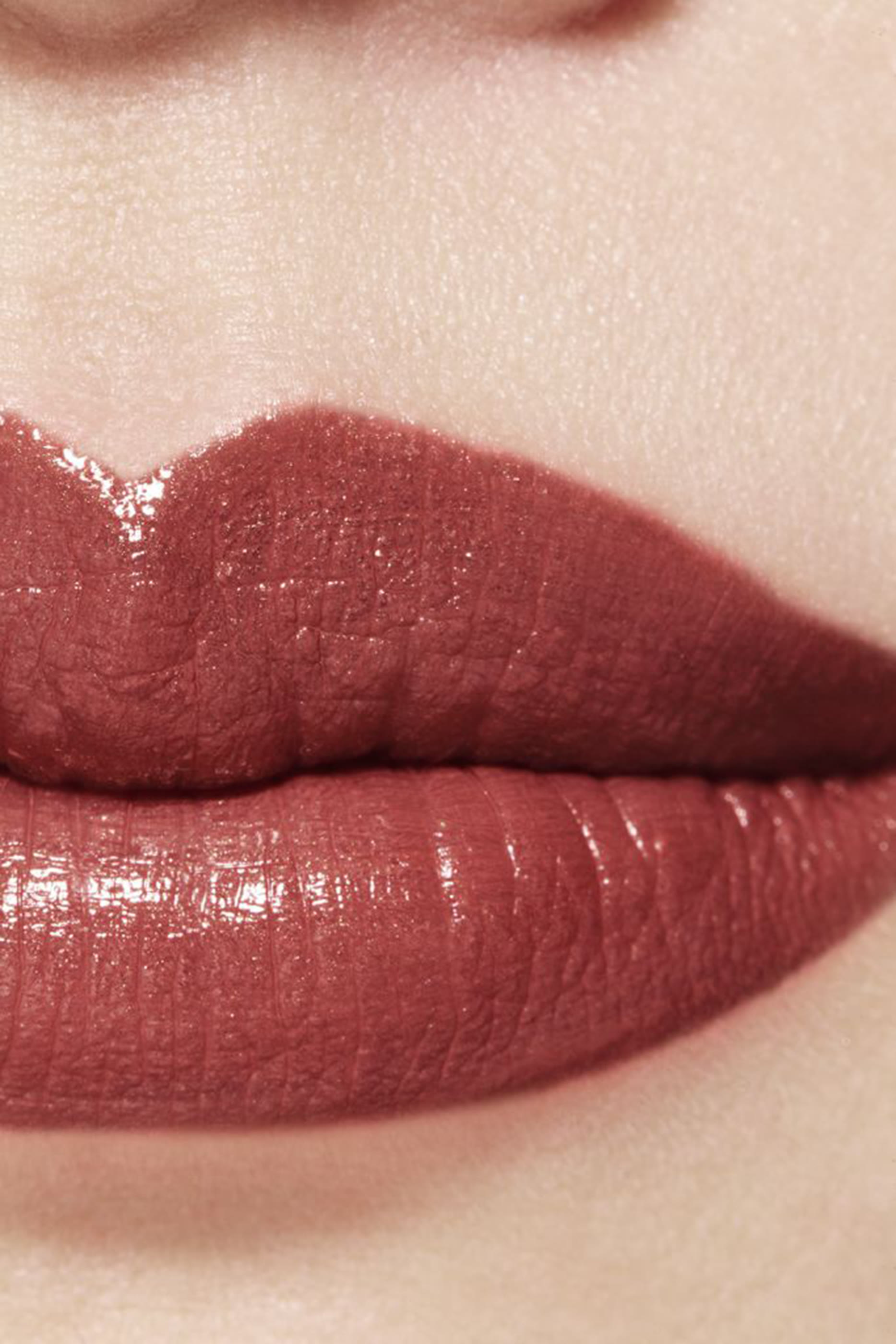 CHANEL ROUGE ALLURE L'EXTRAIT أحمر شفاه عالي الكثافة تركيز من النضارة والعناية قابل لإعادة تعبئة