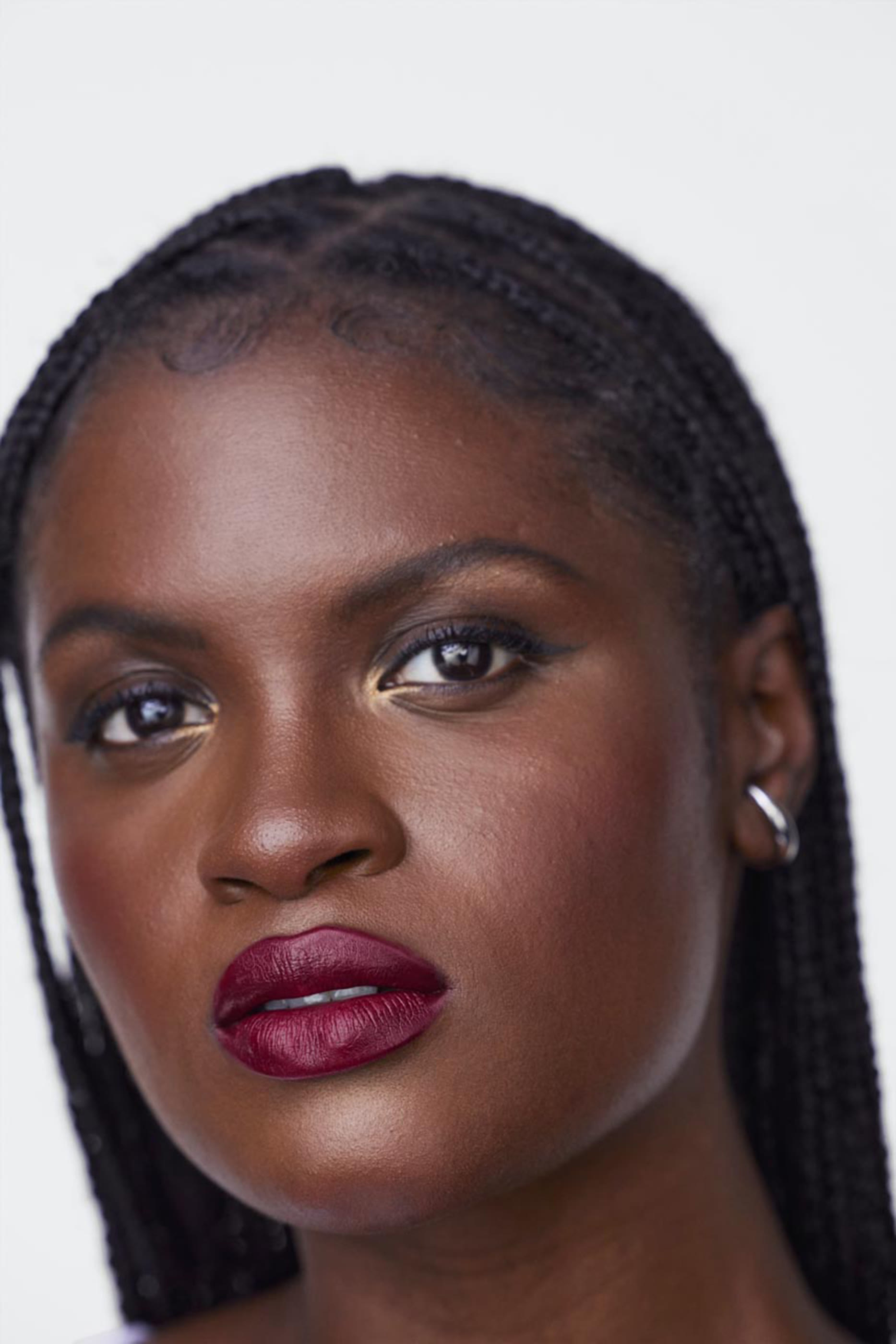 أحمر شفاه بوب يدوم طويلا