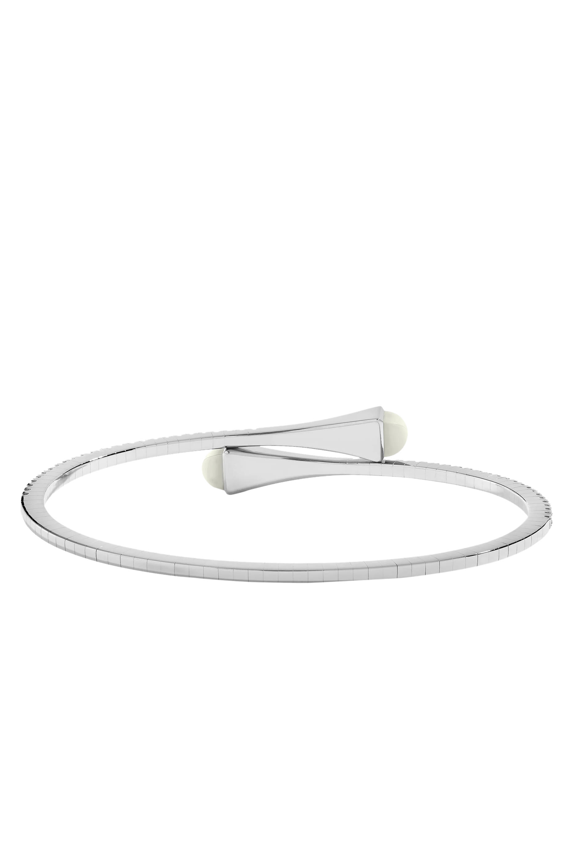 سوار كليو رفيع مرصع بالماس وحجر القمر ذهب أبيض عيار 18