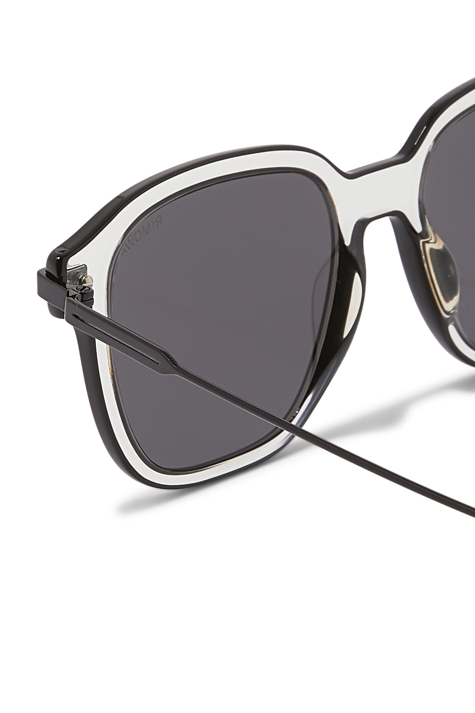 نظارة شمسية بإطار بتصميم حرف D