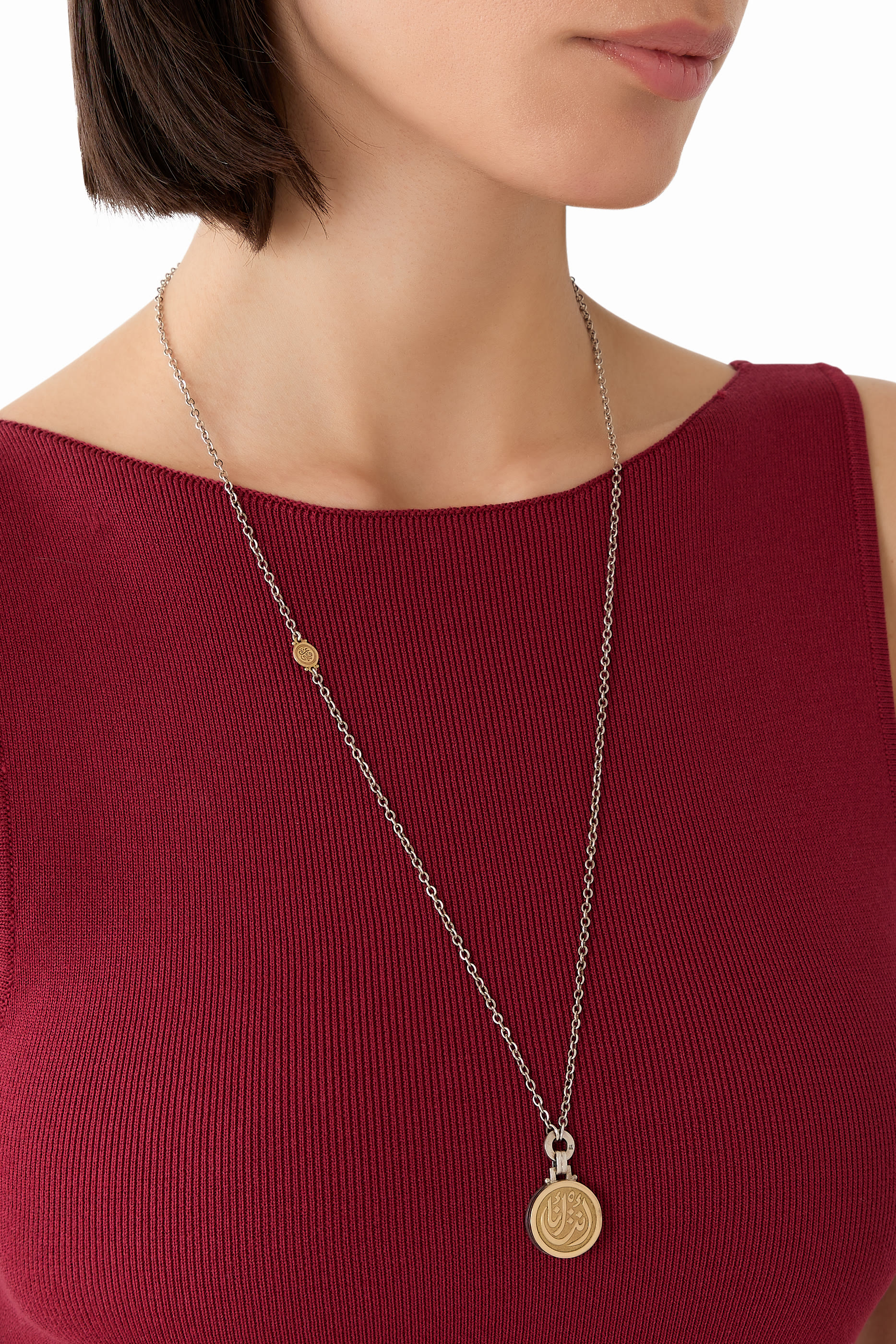 قلادة داينتي بخط عربي