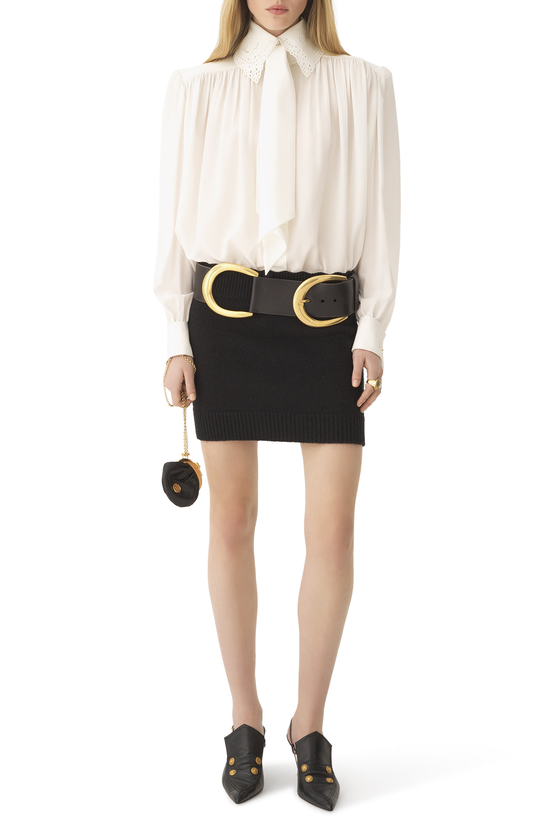 بلوزة بكشكش ورباط بنمط وشاح