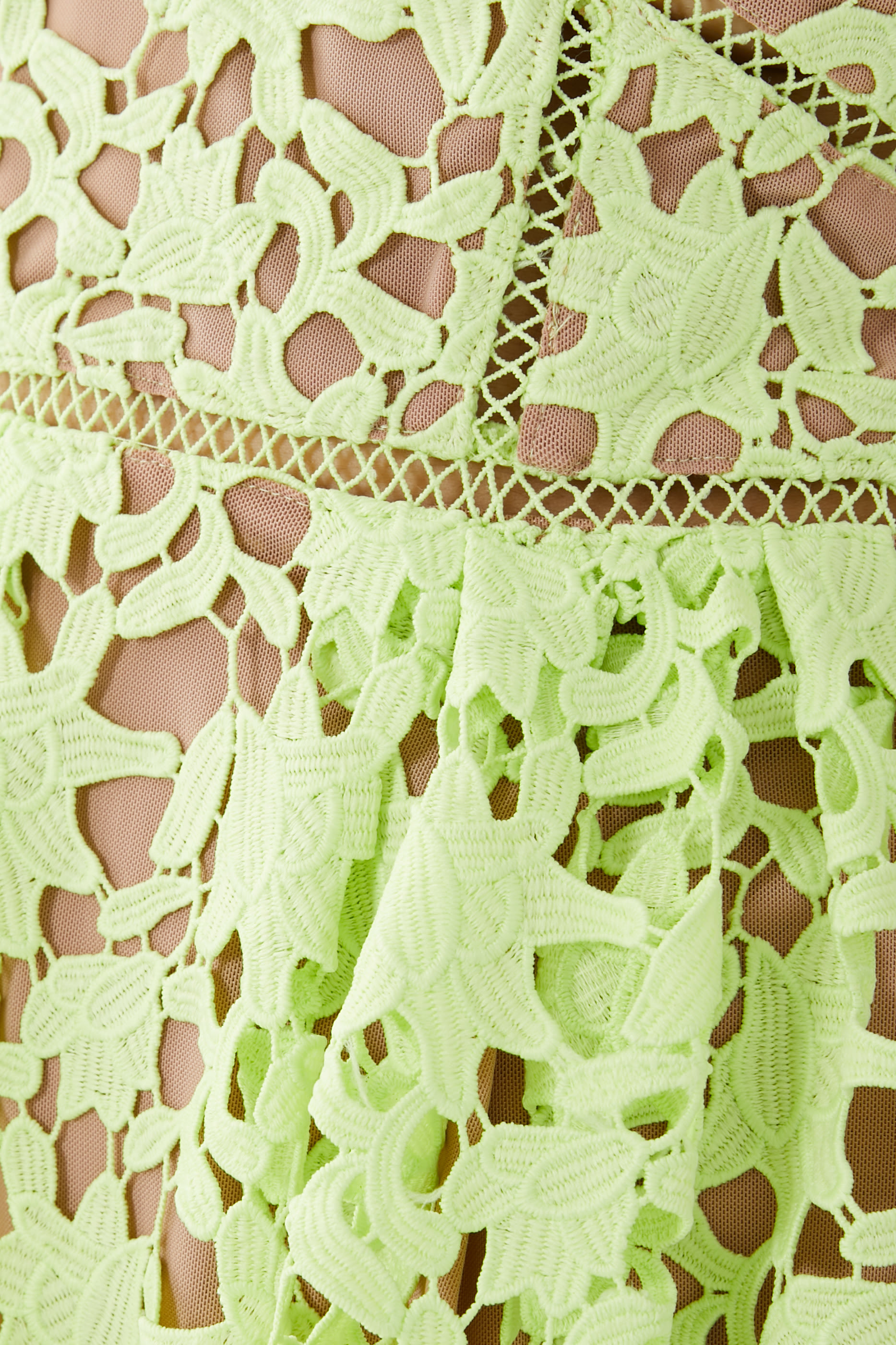 فستان متوسط الطول بحمالات دانتيل