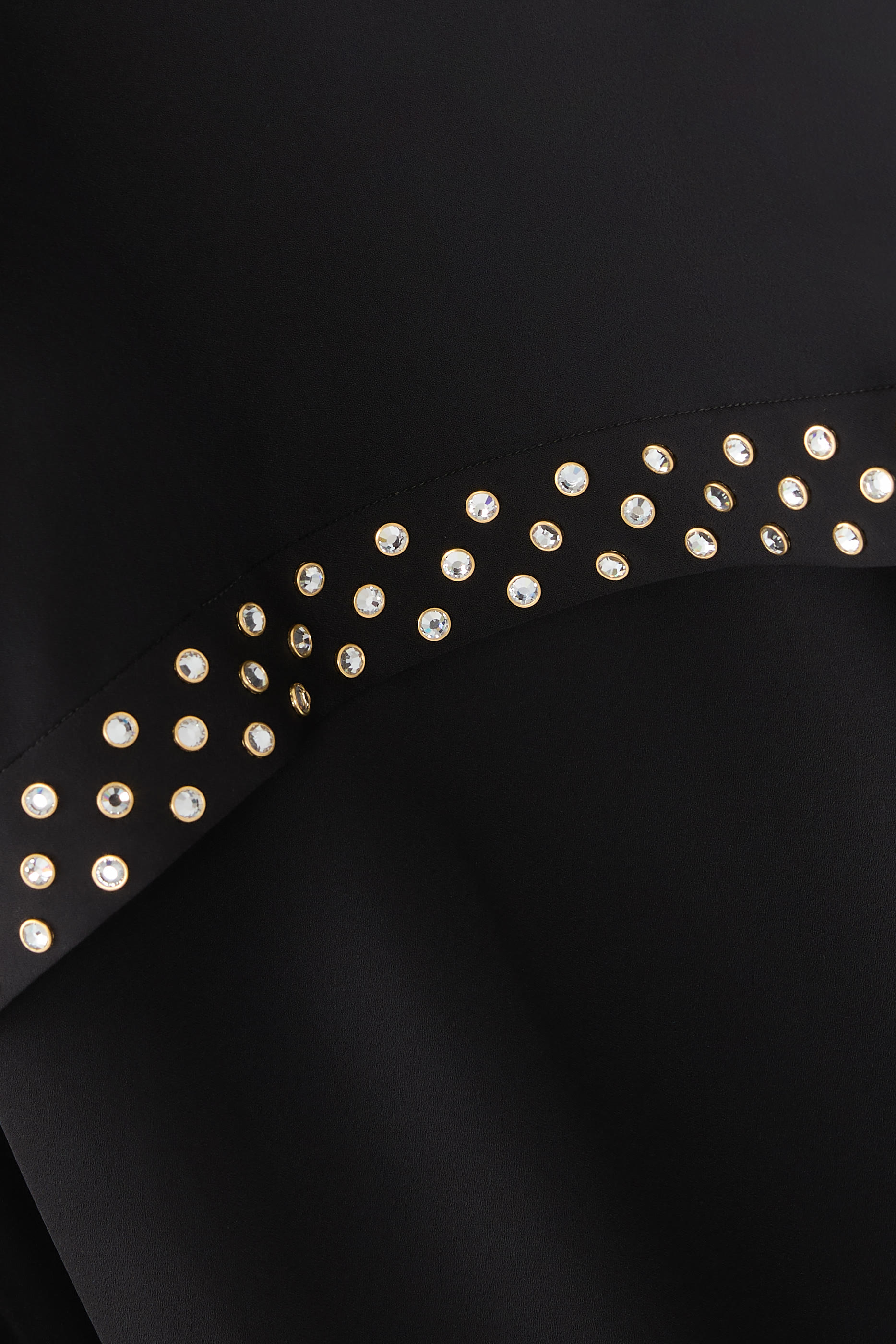 فستان سهرة بكاب مرصع بكريستال خال من الرصاص