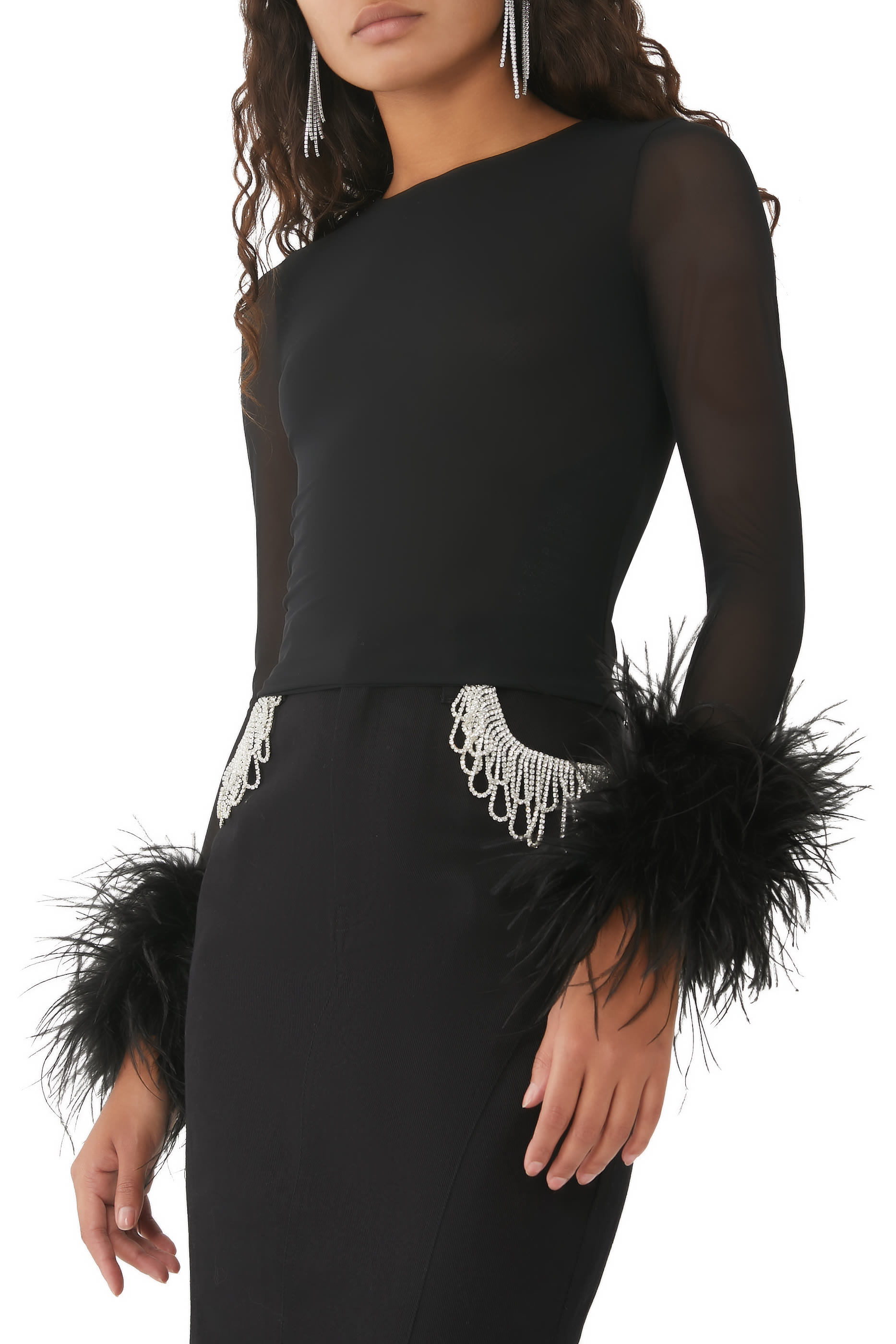 بلوزة مزينة بحواف ريش