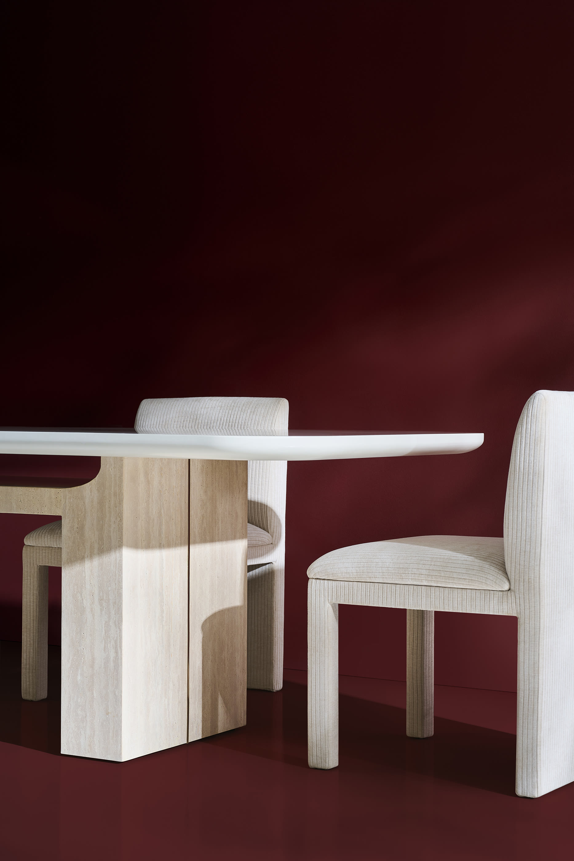 طاولة طعام مستطيلة بتصميم متداخل