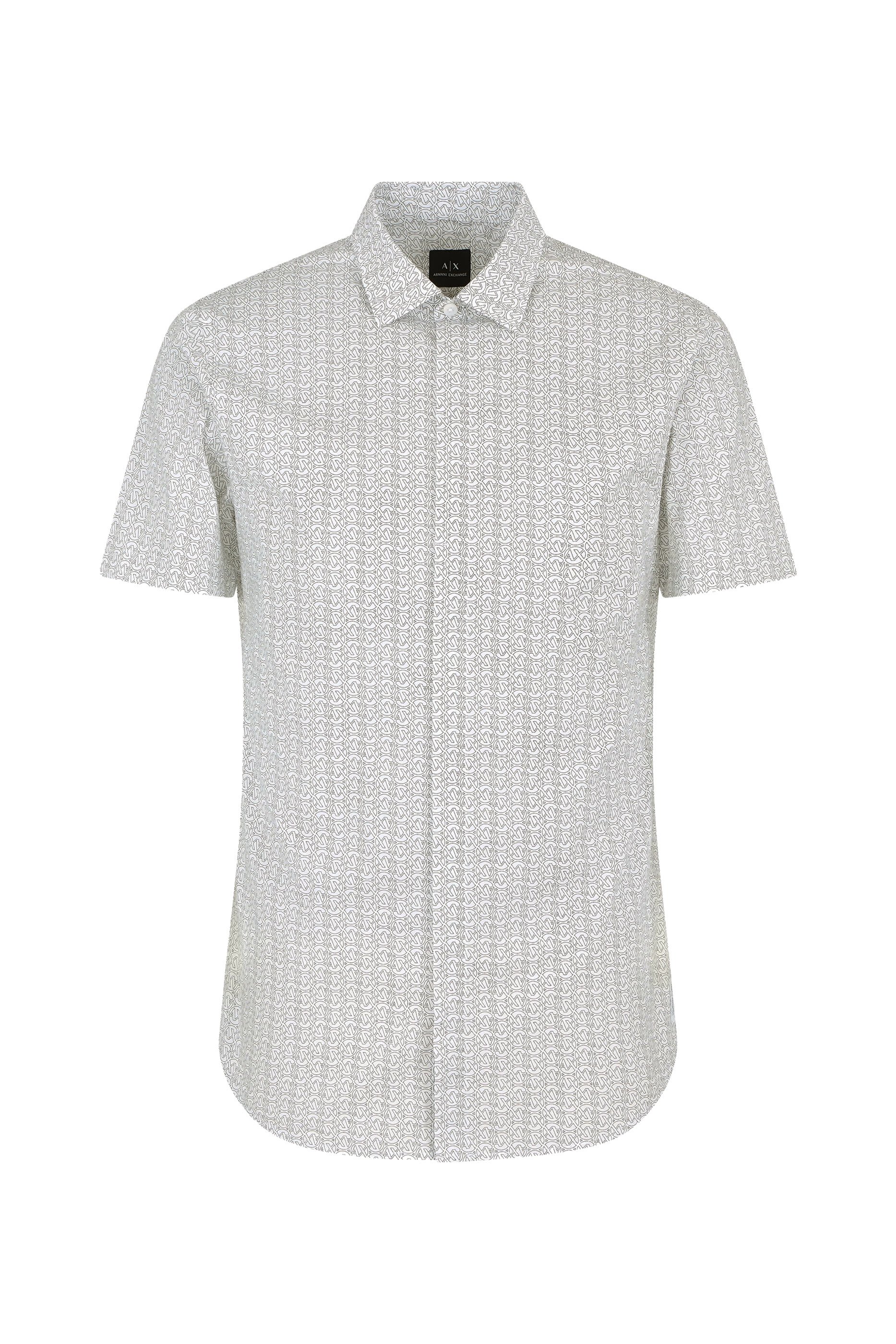 قميص بقصة ضيقة بأكمام قصيرة