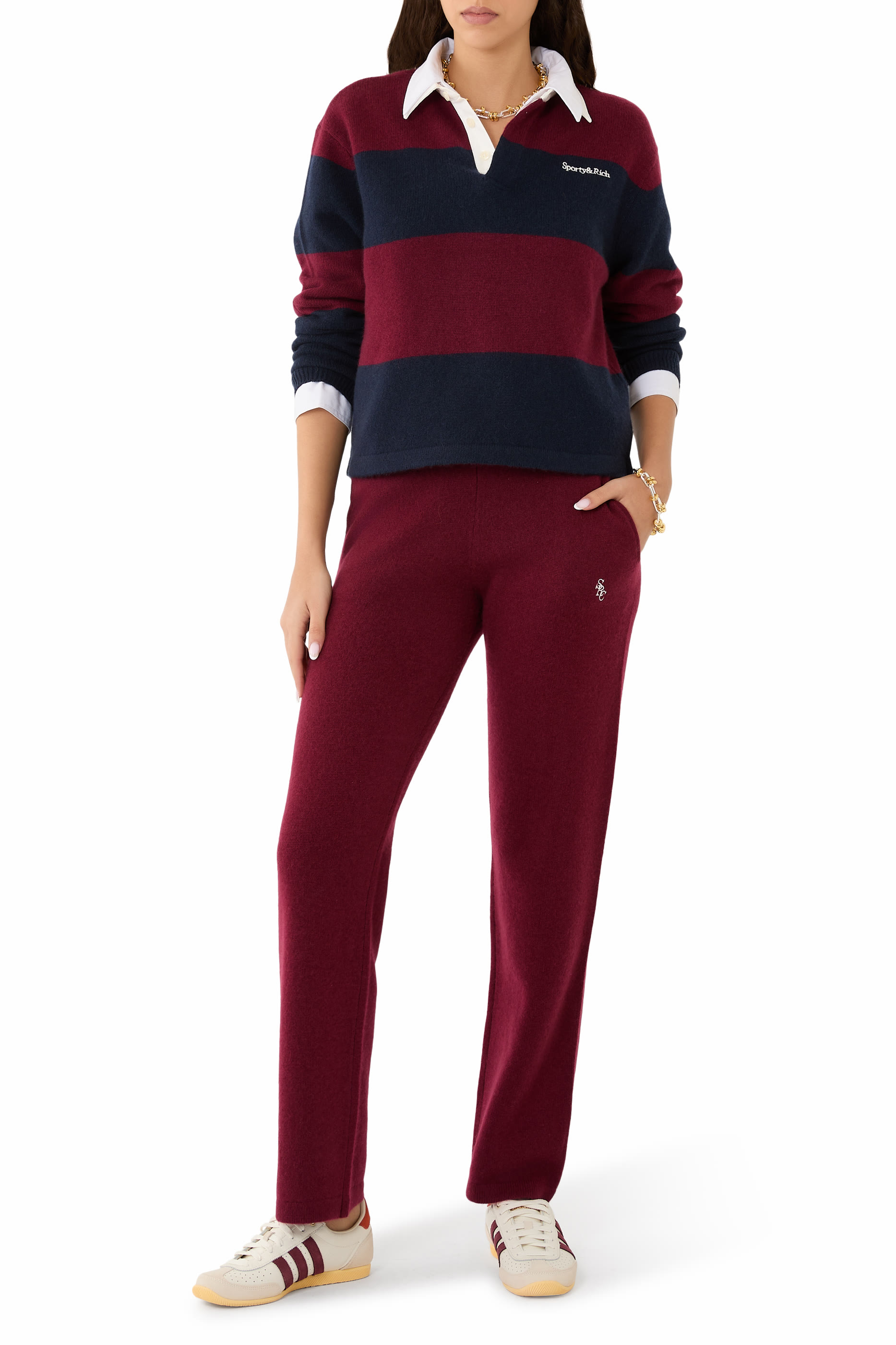 قميص بولو رغبي مطرز بشعار الماركة بخط سيريف