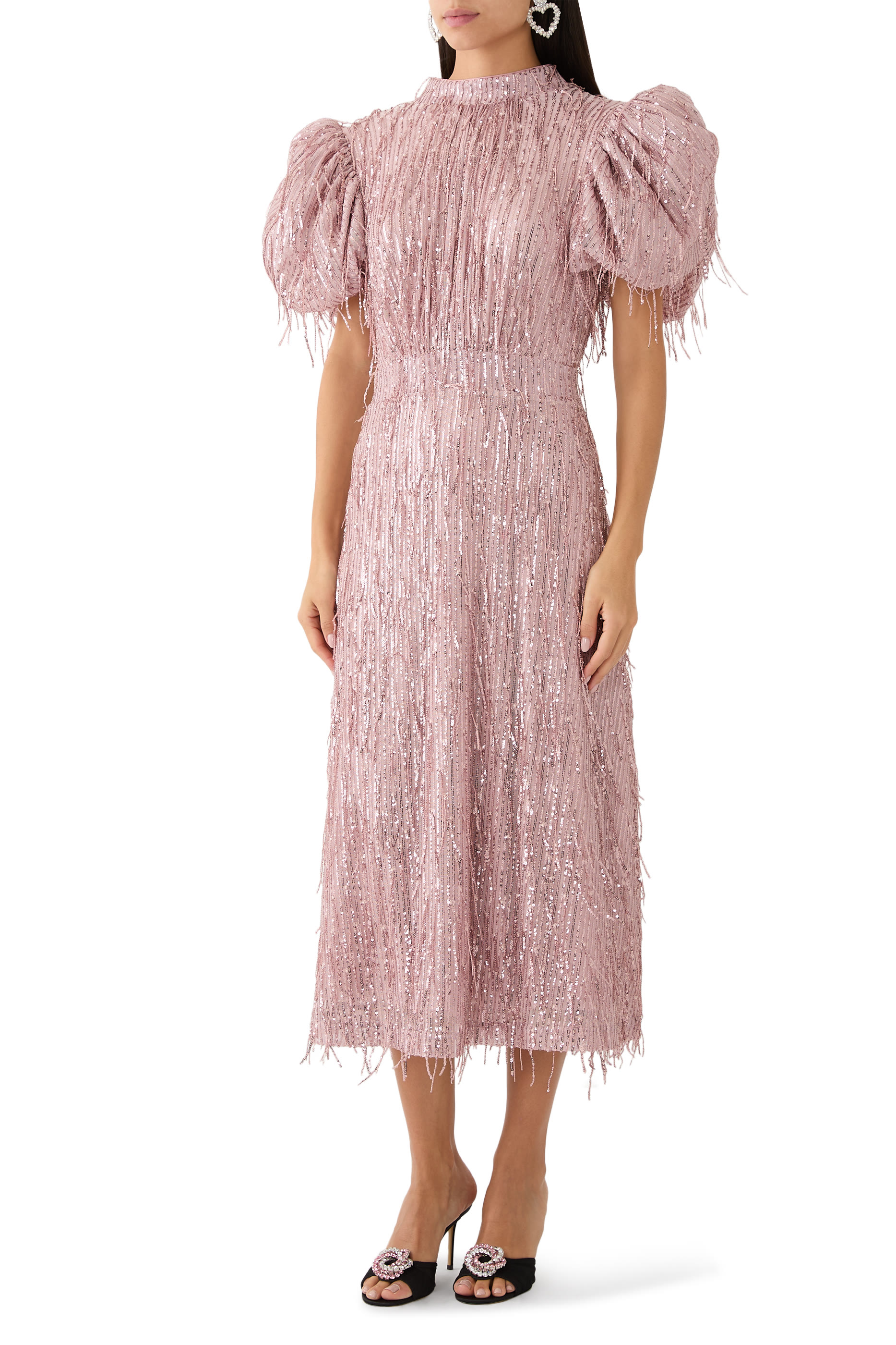 فستان طويل مطرز بالترتر