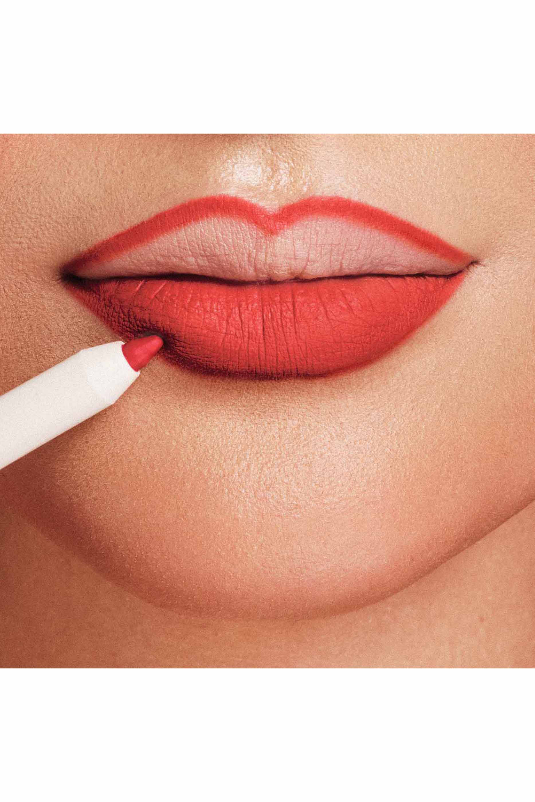 قلم تحديد شفاه ليب ديفينشن مقاوم للماء 