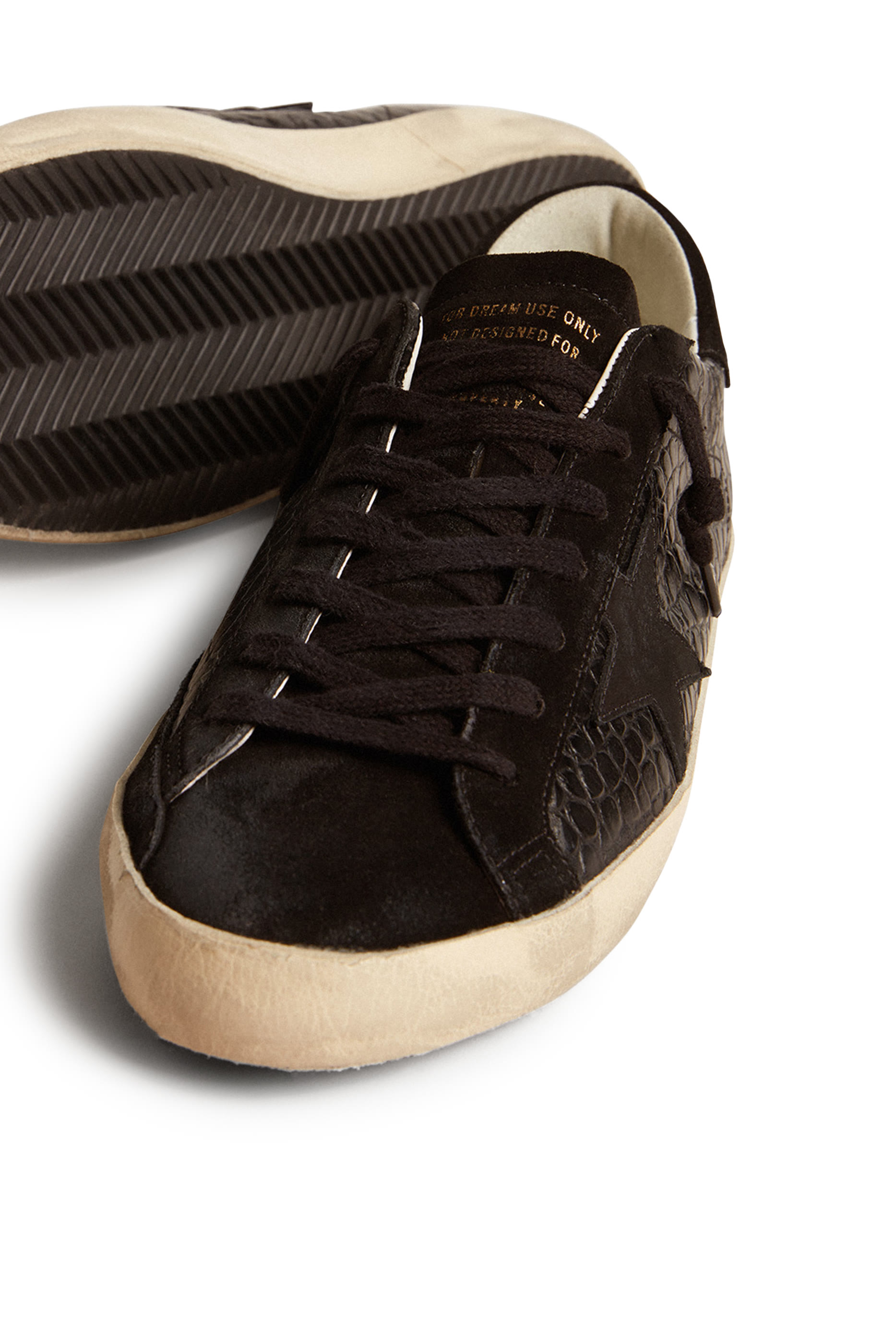 سنيكرز سوبر ستار بإصدار محدود