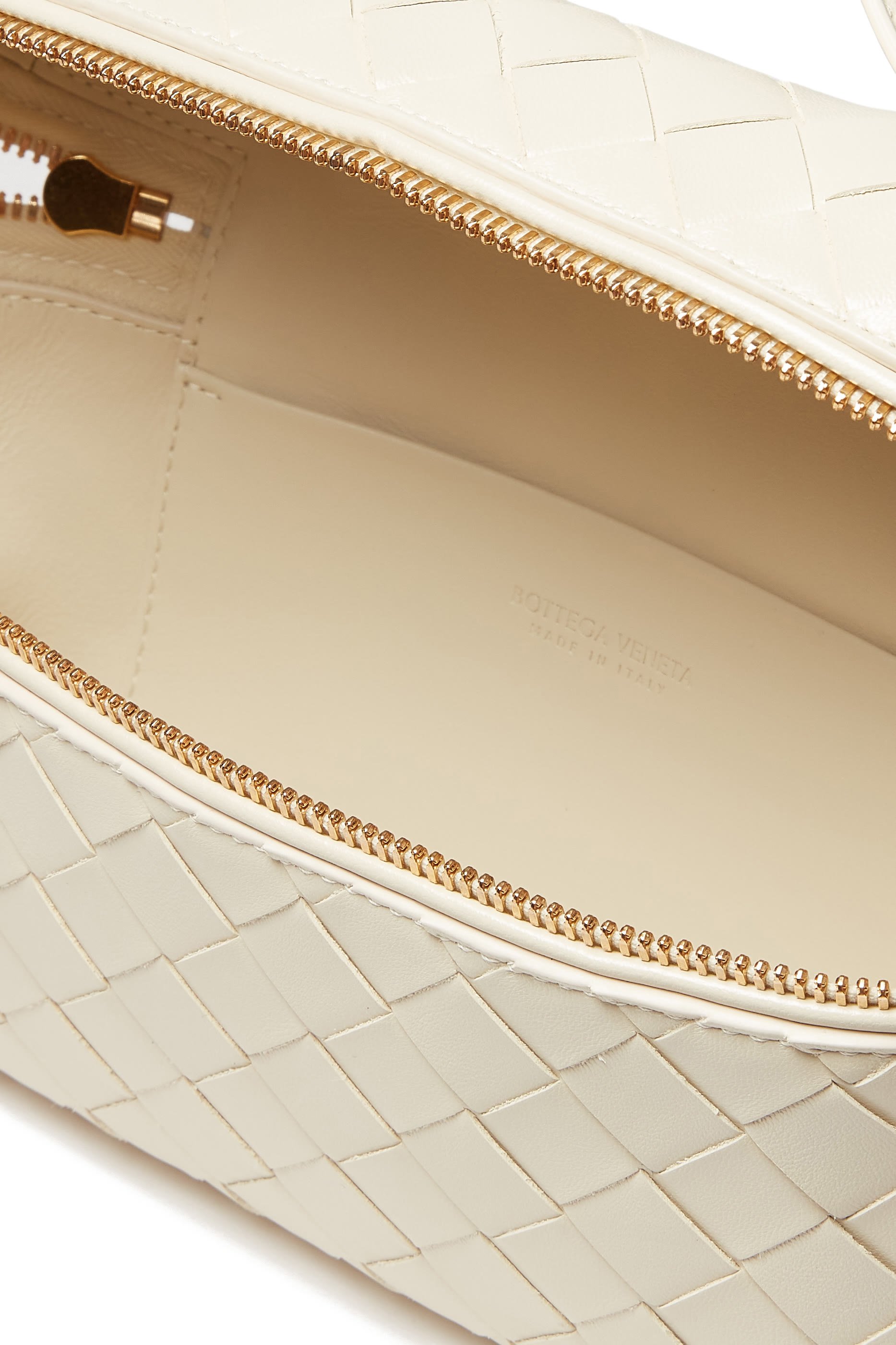 حقيبة مستحضرات تجميل بحمالة