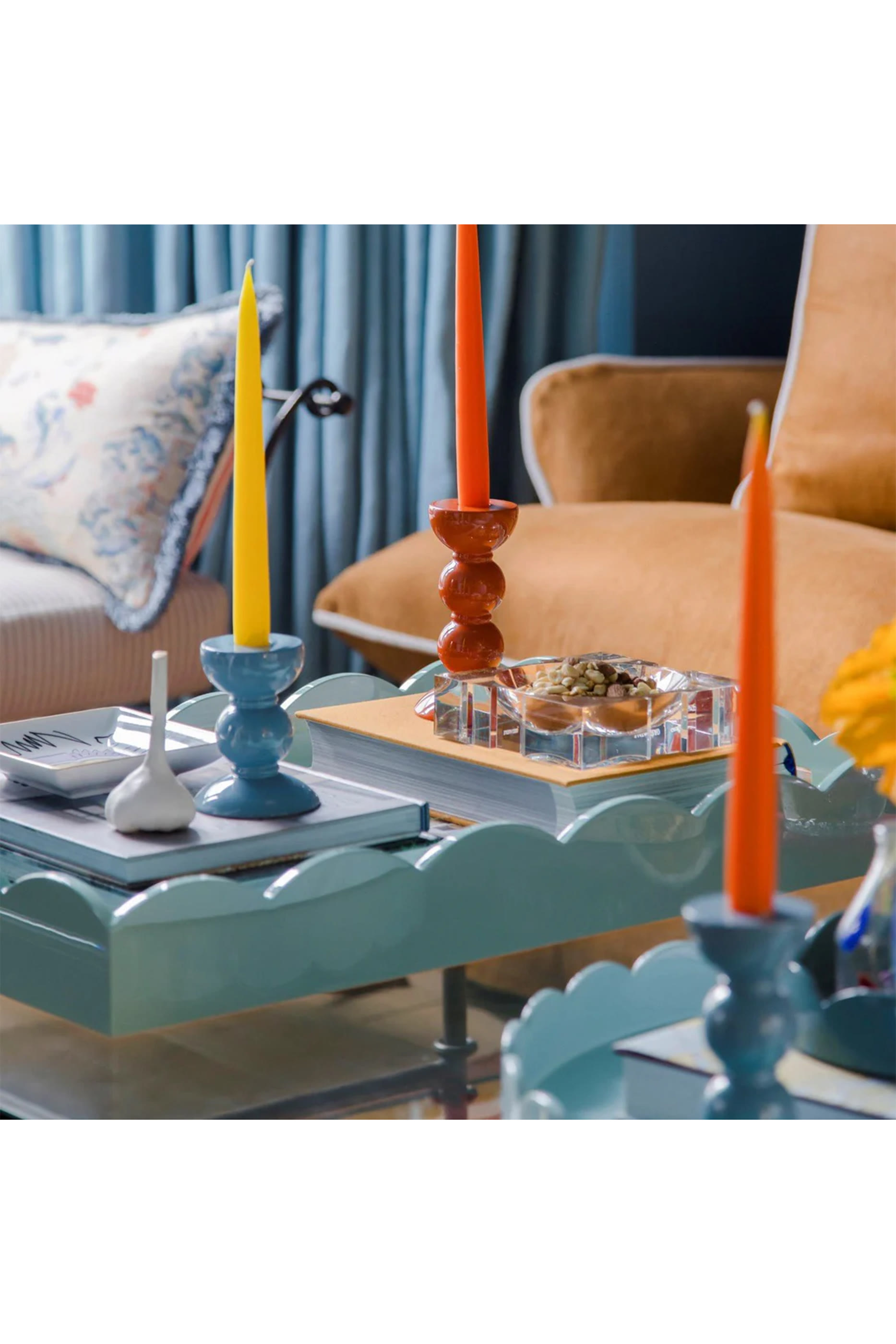 صينية بحواف صدفية مطلية باللكر