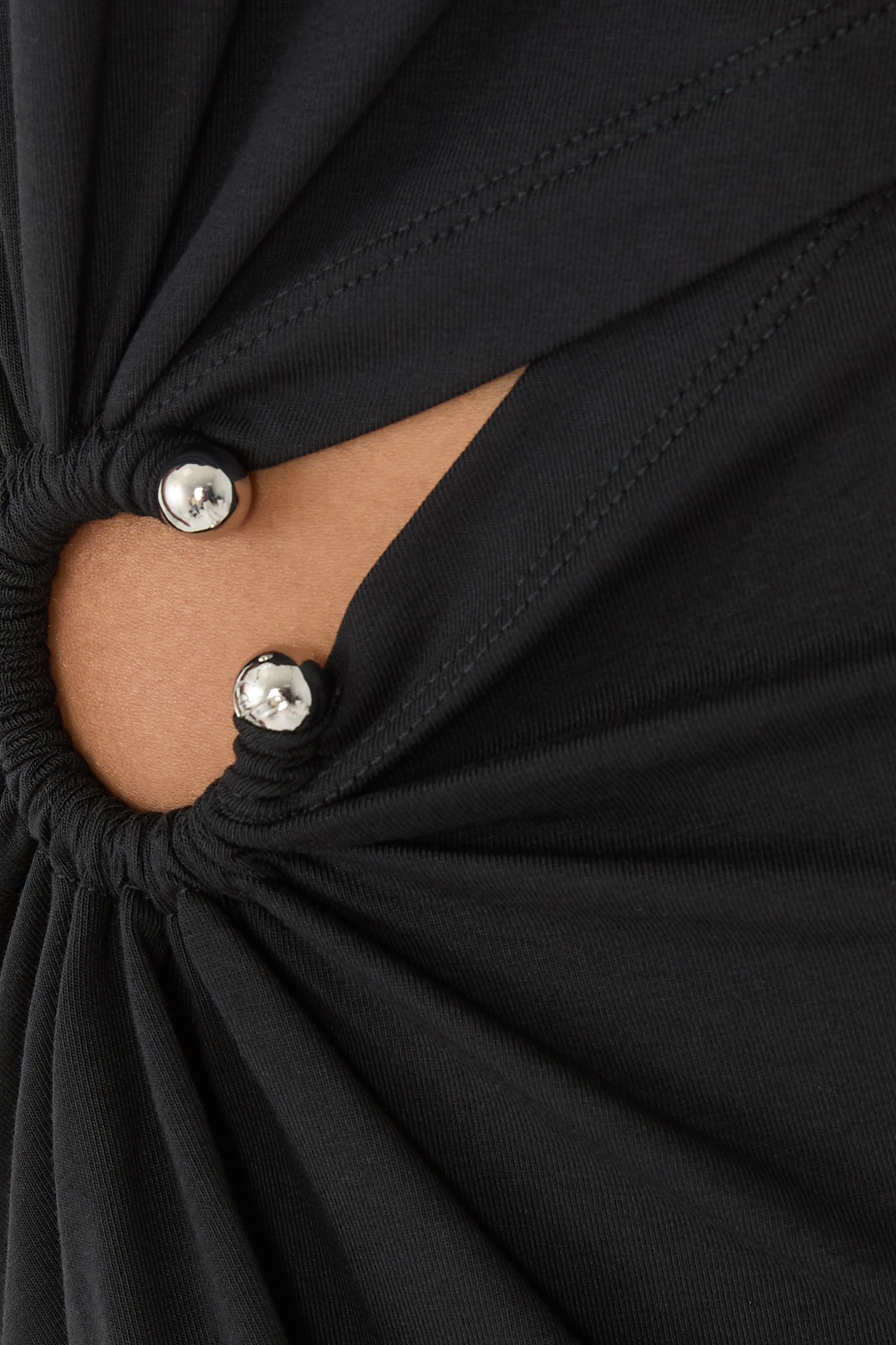 فستان قصير بثقوب