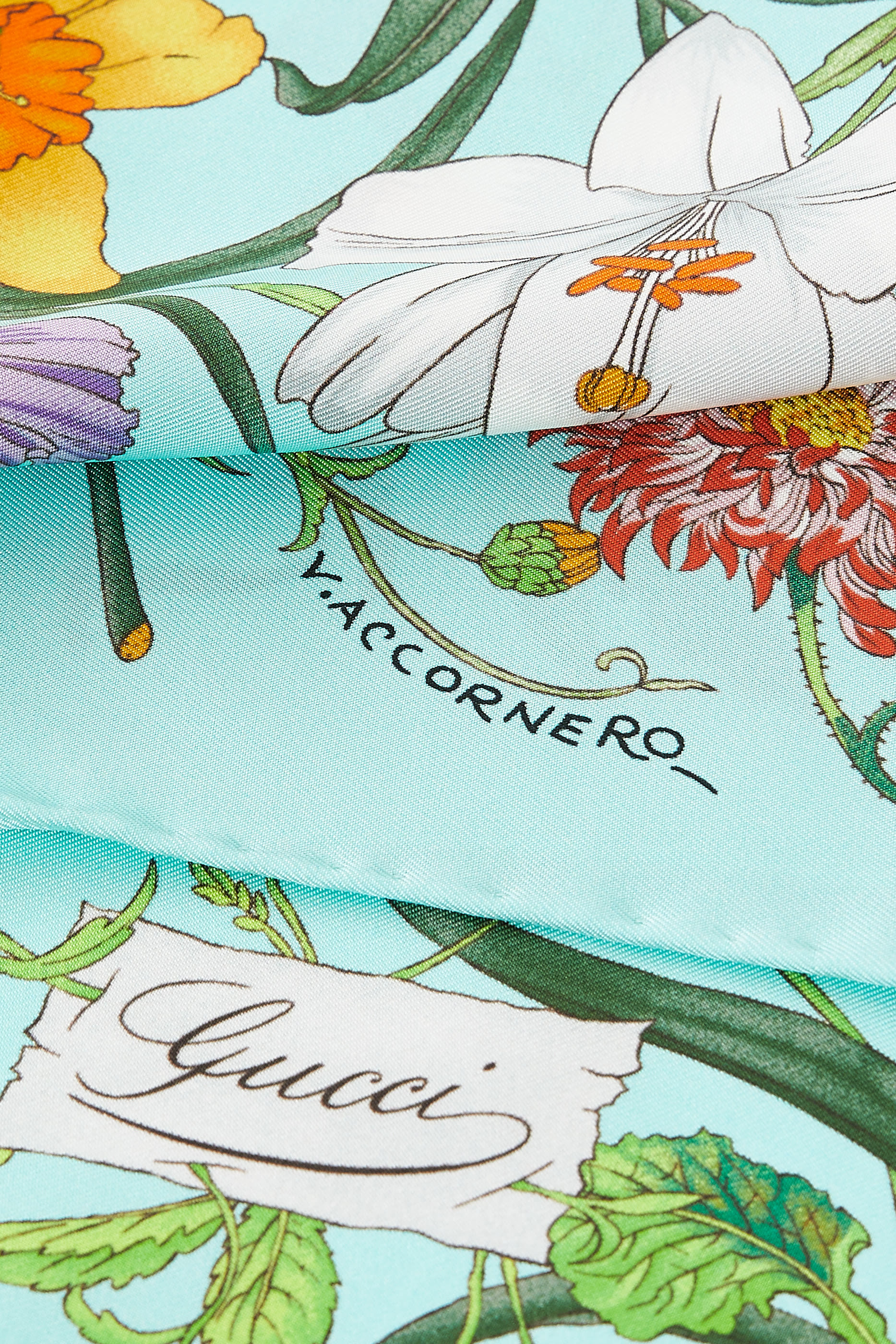 وشاح حرير بطبعات زهور