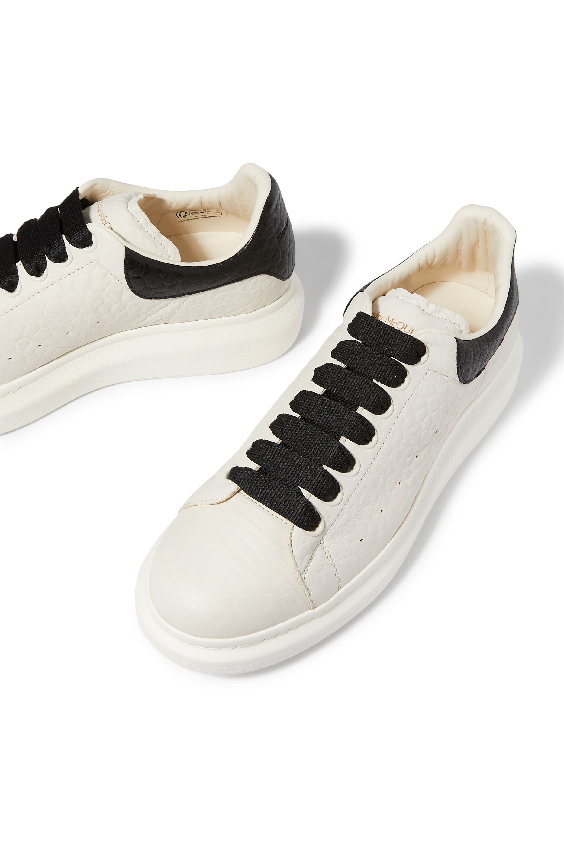 سنيكرز بنعل سميك