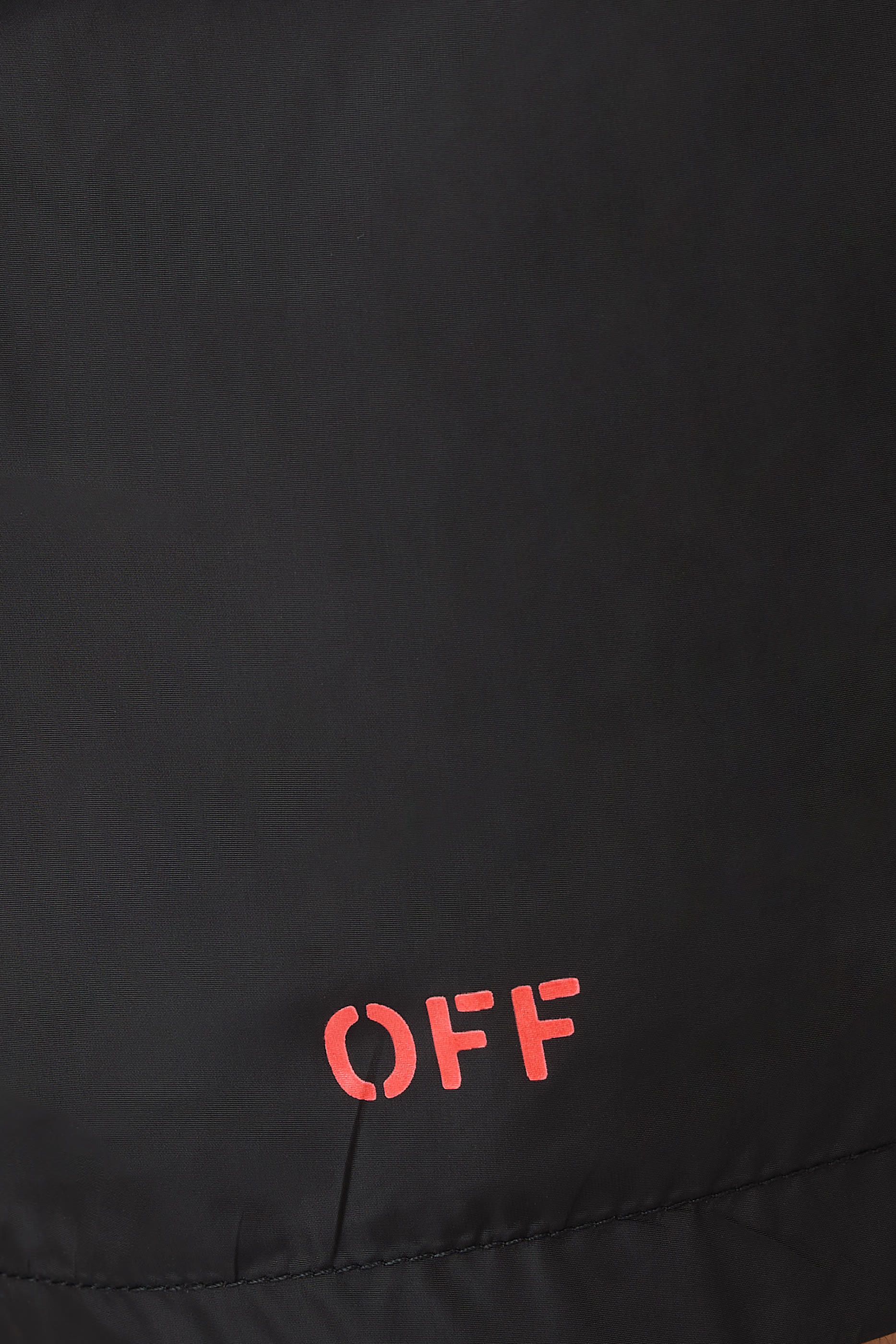 شورت سباحة بشعار الماركة