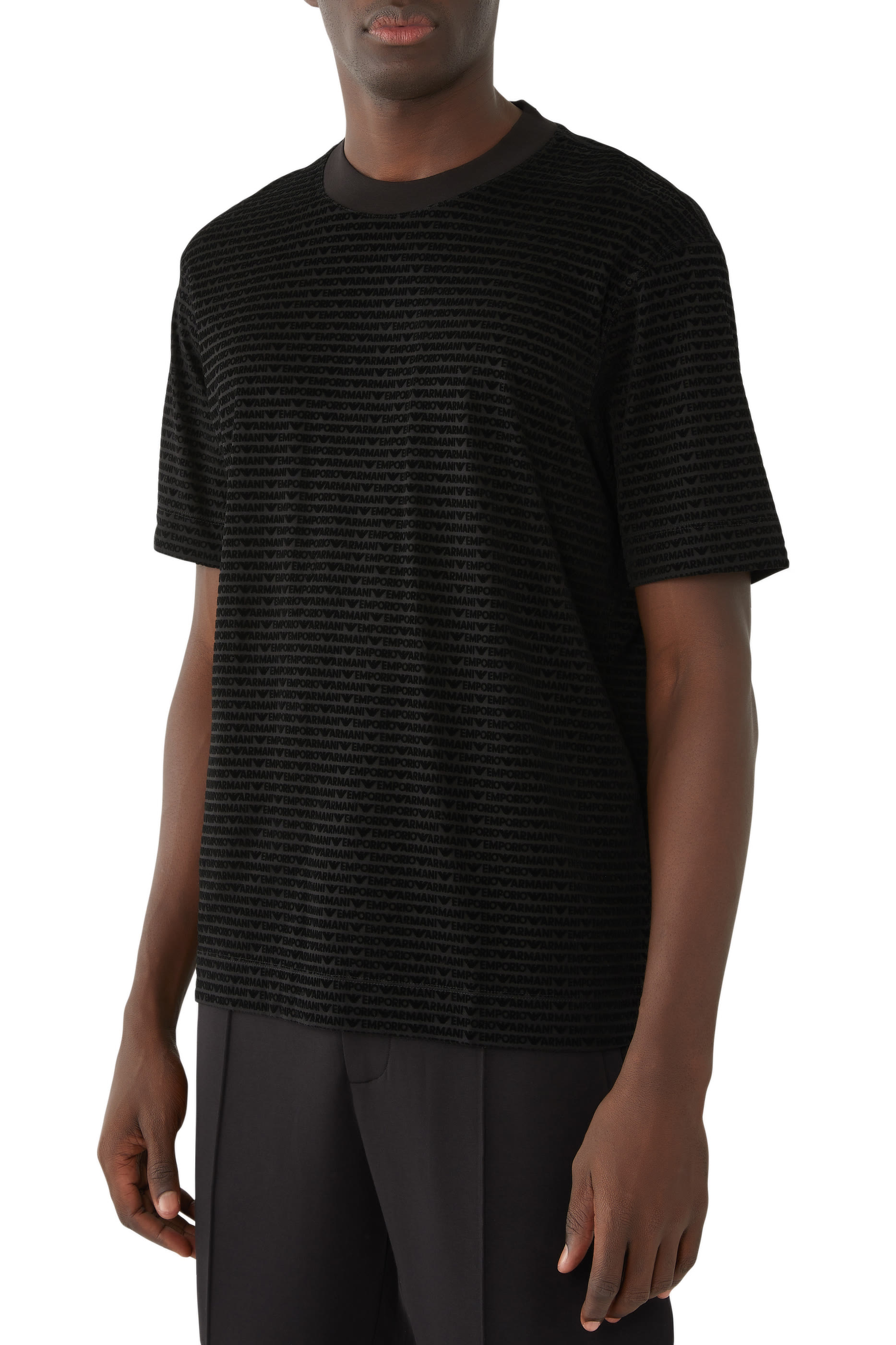 تيشيرت بشعار الماركة بالكامل