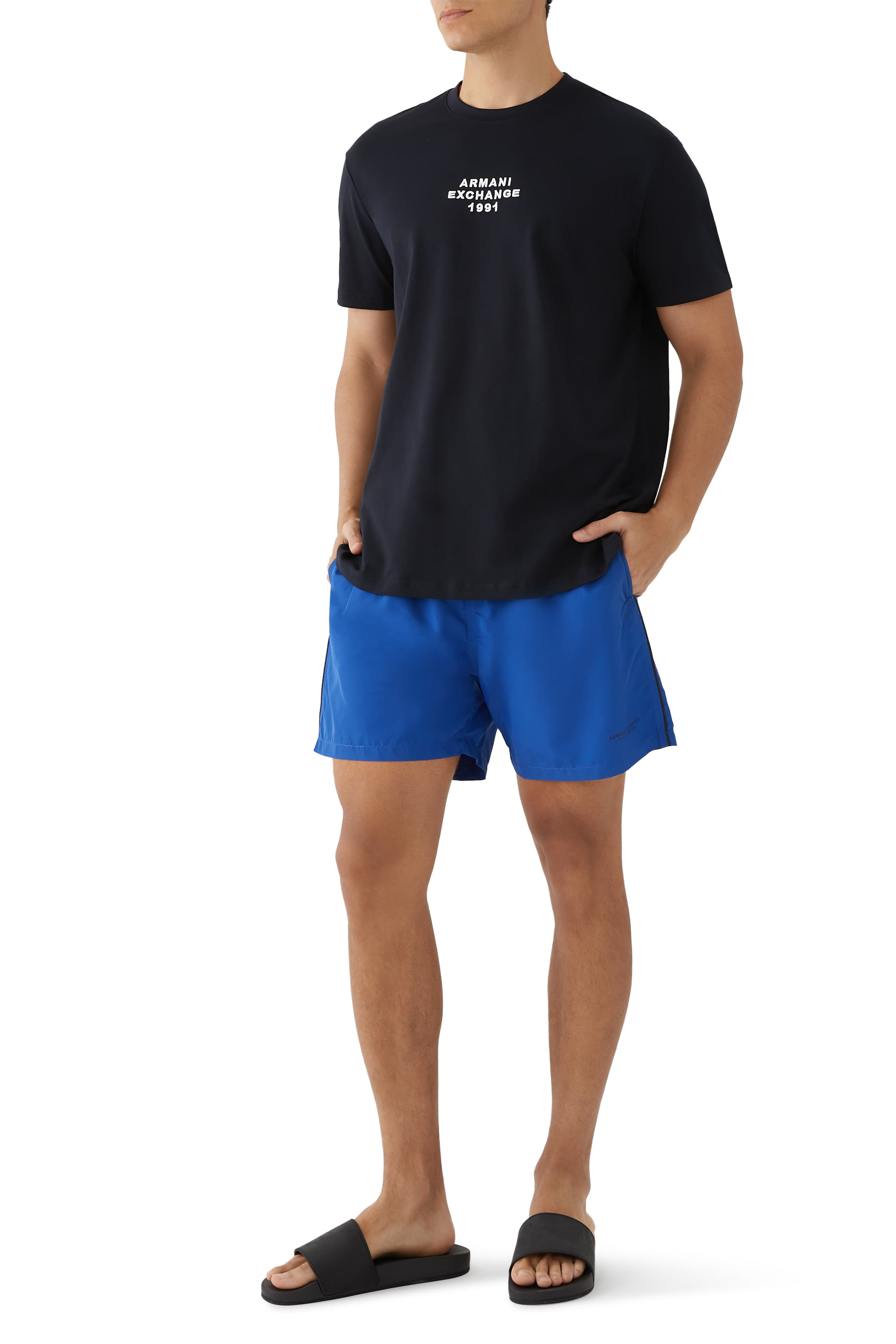 تيشيرت بحروف شعار الماركة