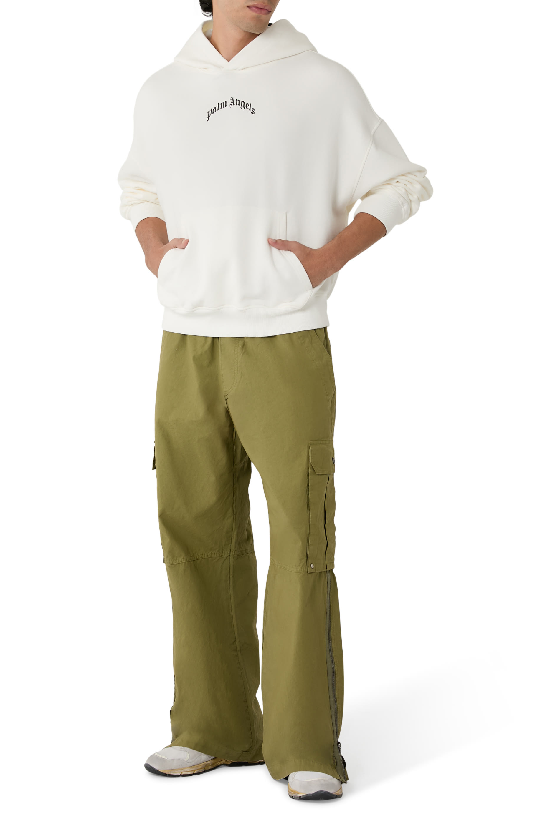 بنطال كارغو مزين بشعار الماركة بتصميم متموج