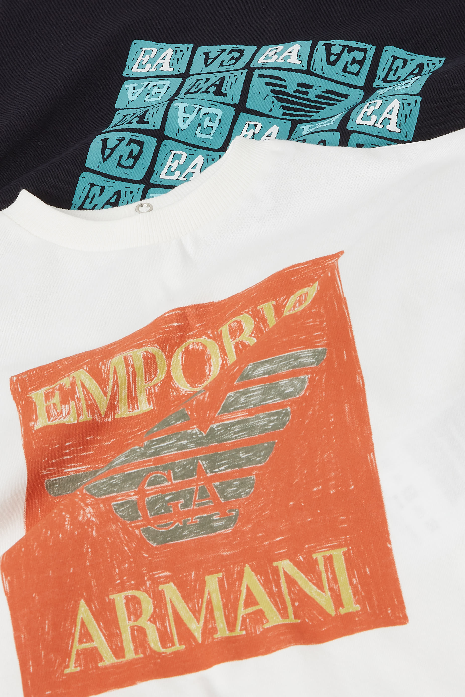 طقم تيشيرت بشعار الماركة للأطفال قطعتين