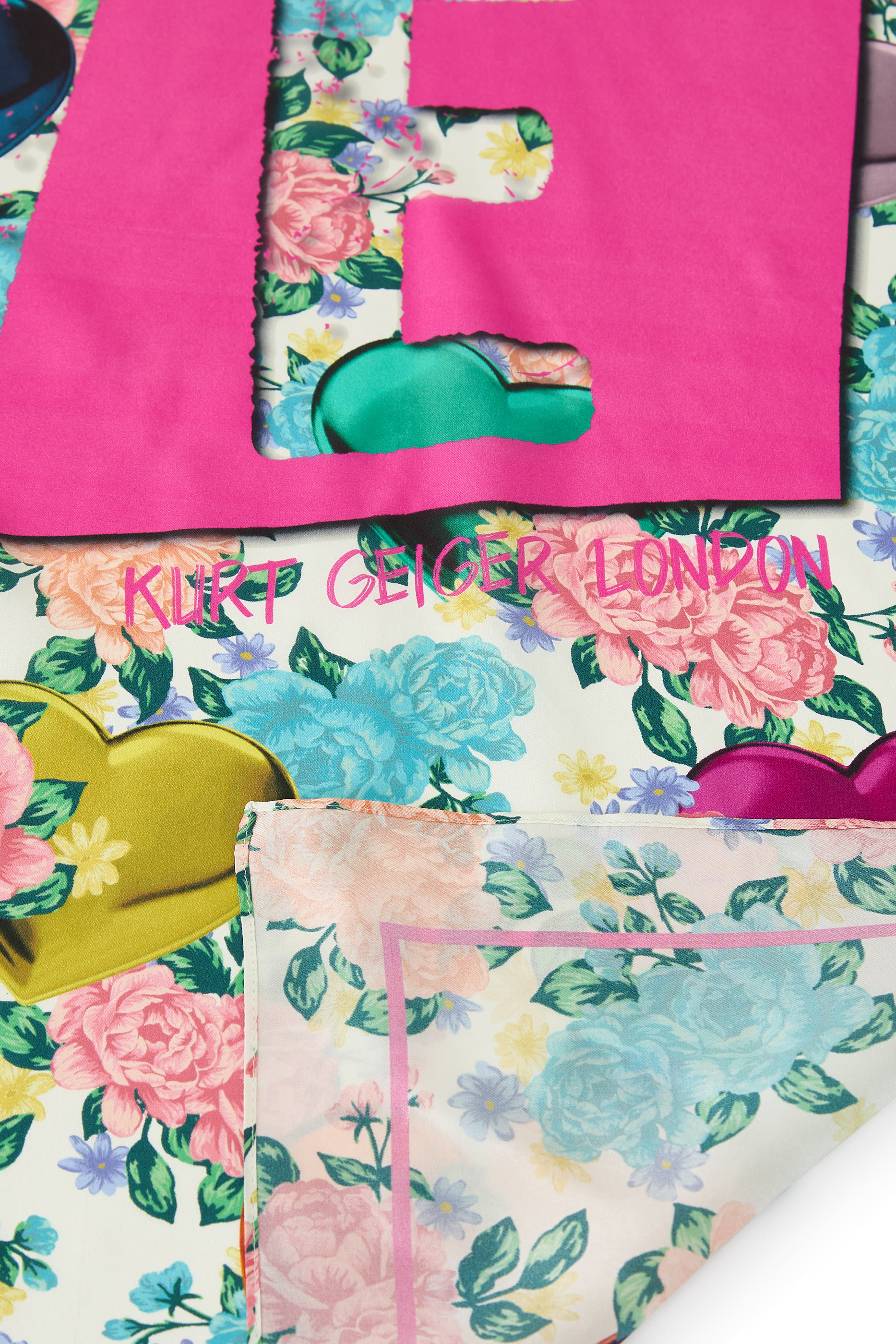 وشاح بتصميم مربع