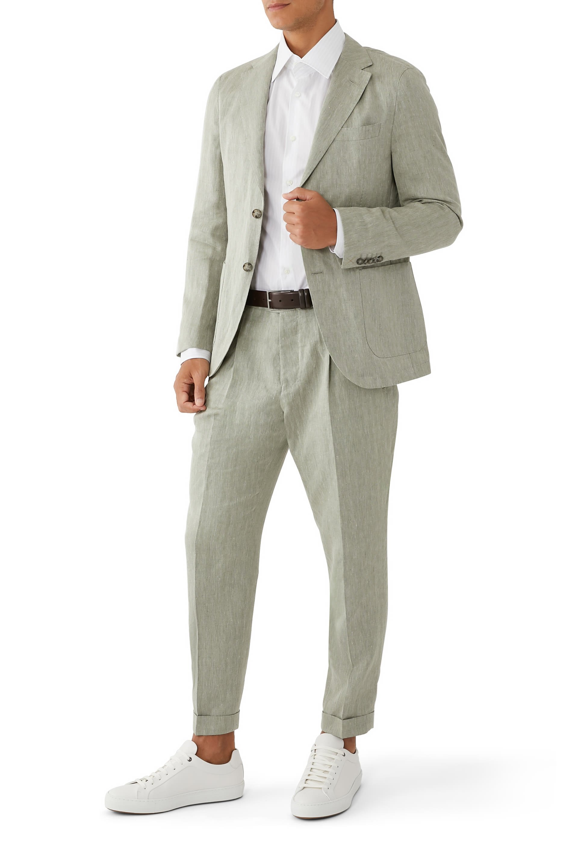 قميص بقصة ضيقة