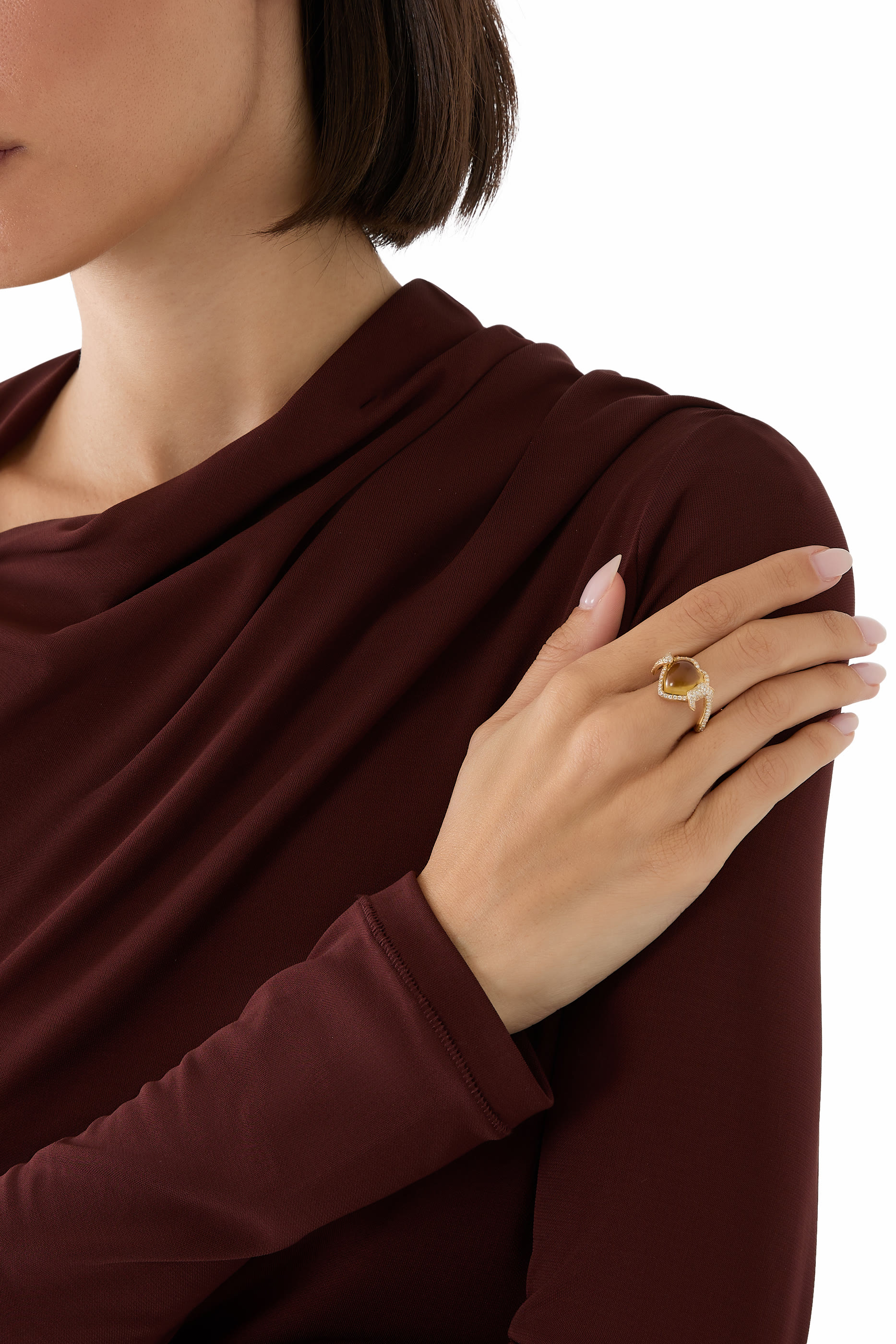 خاتم تيم بكلمة حب مرصع بالتوباز والماس، ذهب أصفر عيار 18