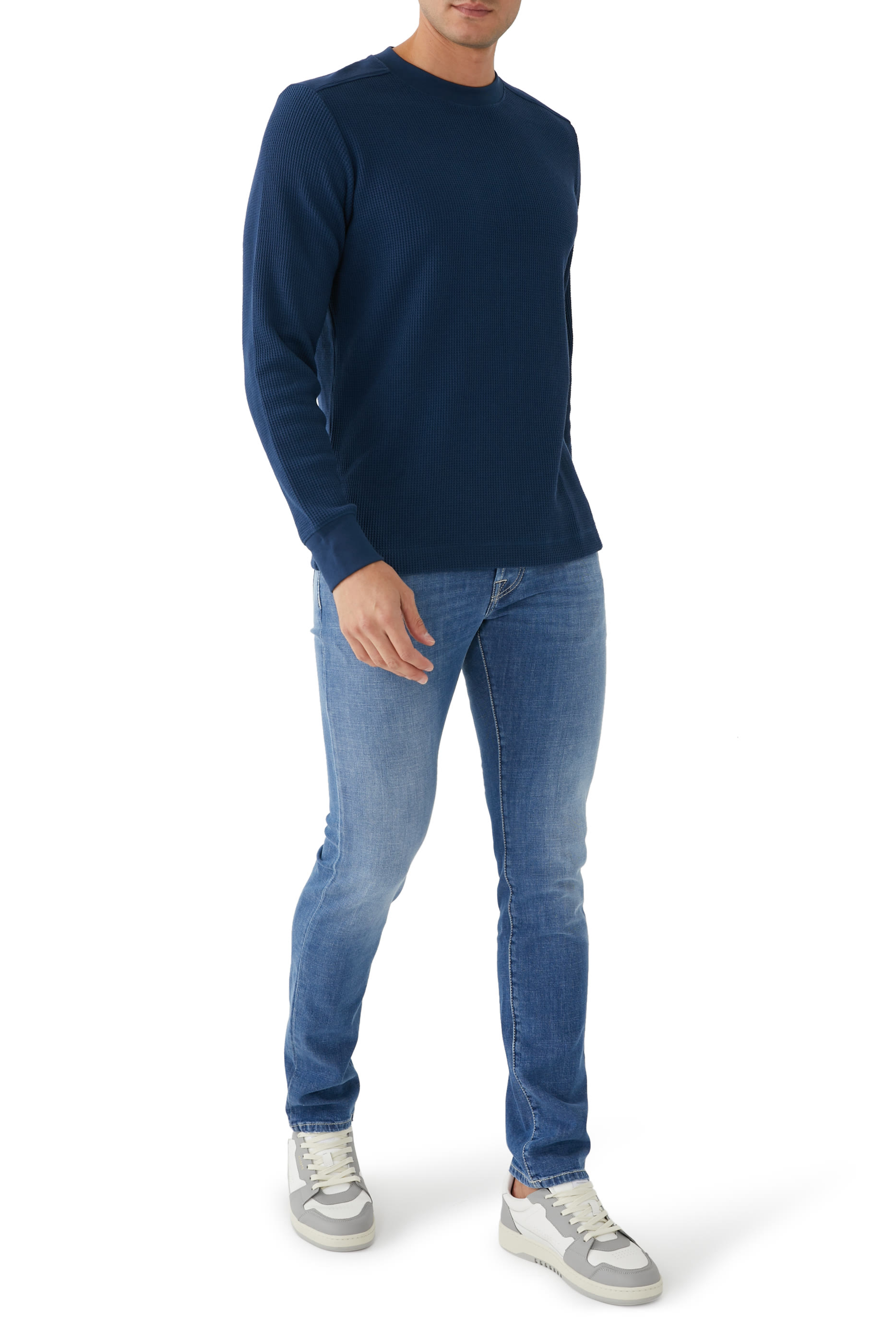 بنطال جينز نايك بقصة سليم للغاية