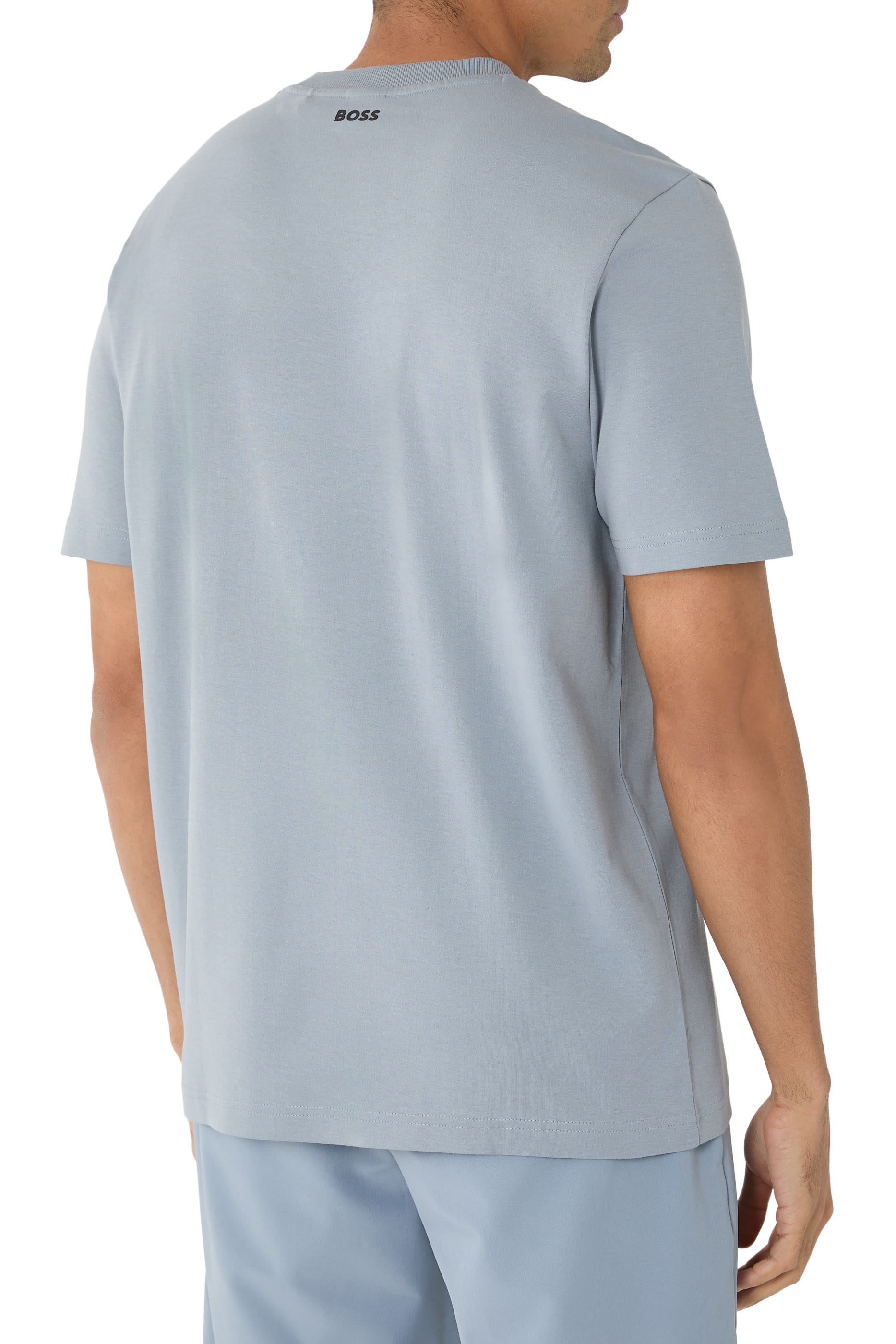 تيشيرت بقصة مريحة بطبعة شبكية مستوحاة من رياضة التنس