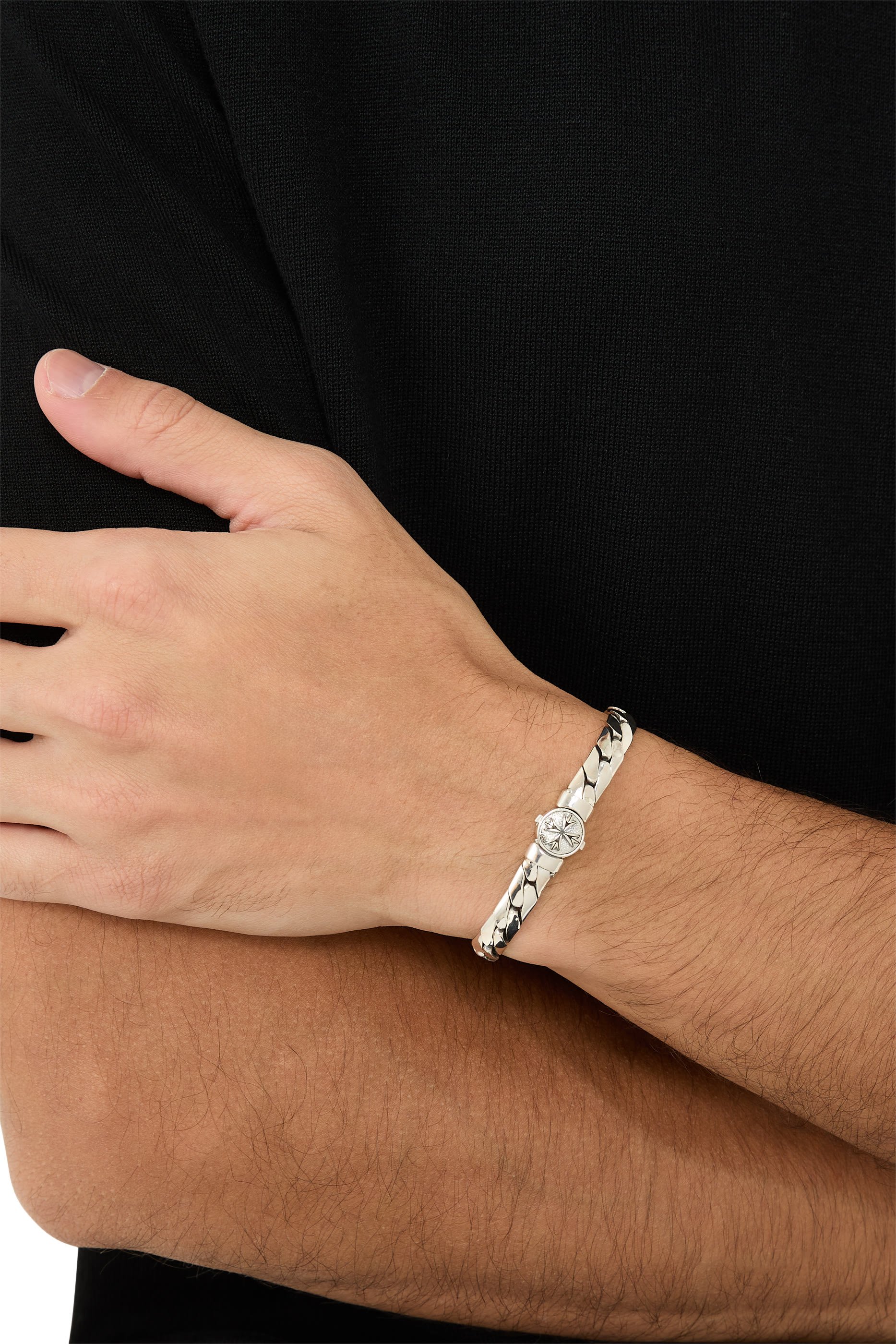 سوار هيرينغبون بتصميم سلسلة بشعار الماركة