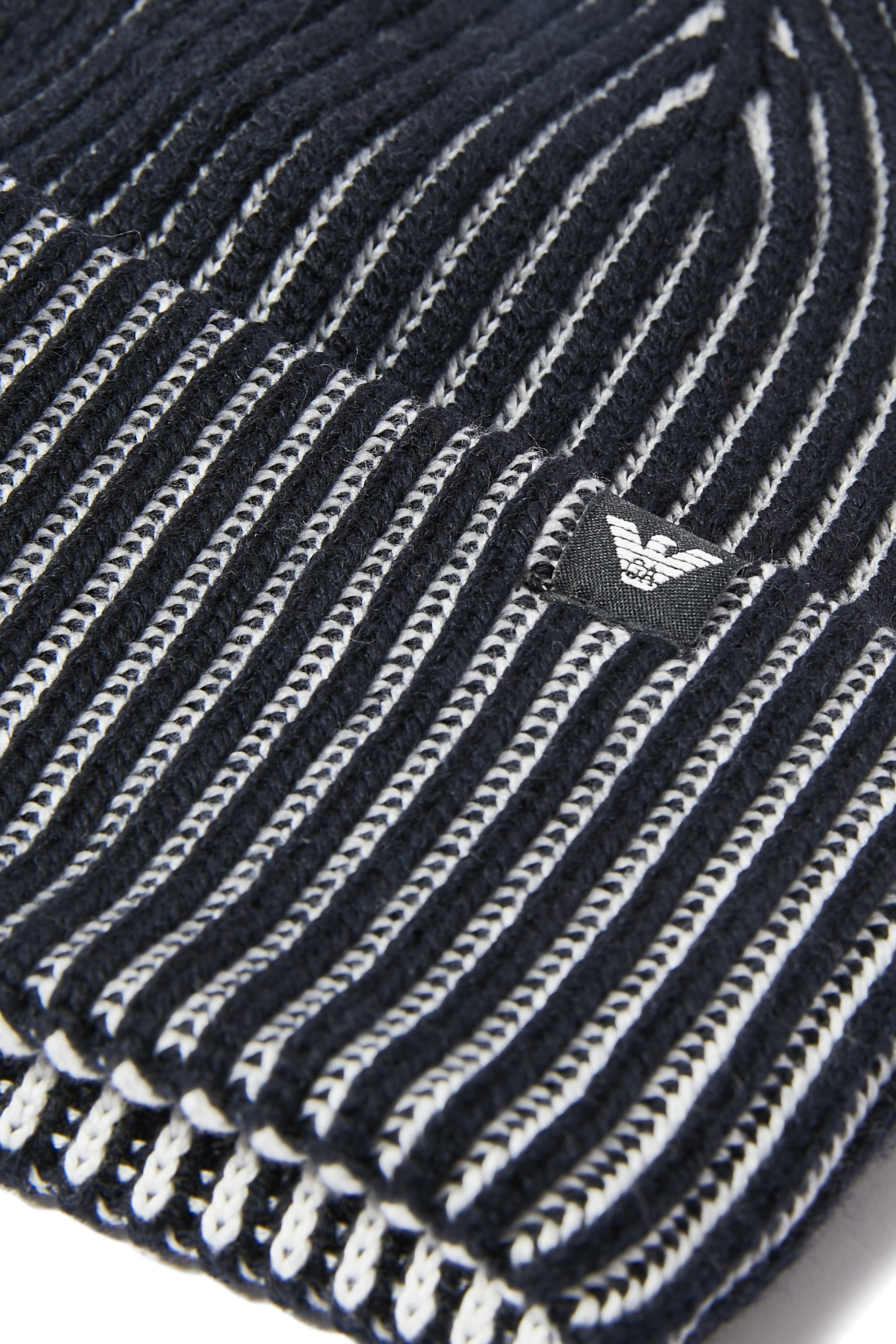 قبعة بيني مضلعة برقعة شعار الماركة بحجم صغير