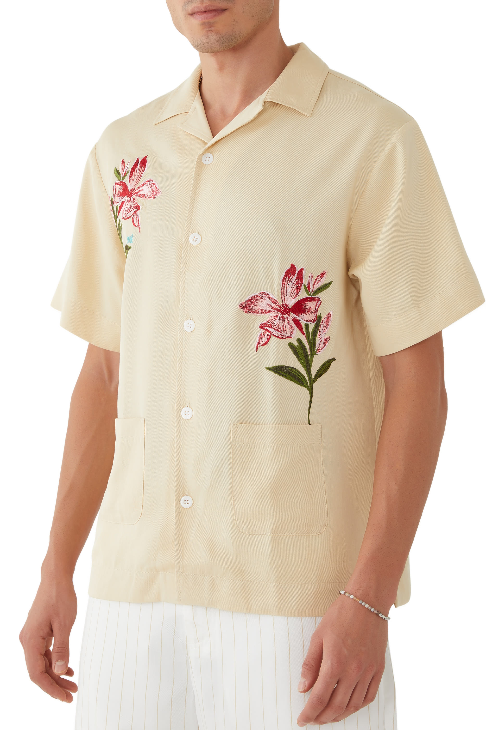 قميص بتطريزات ونقشة زهور