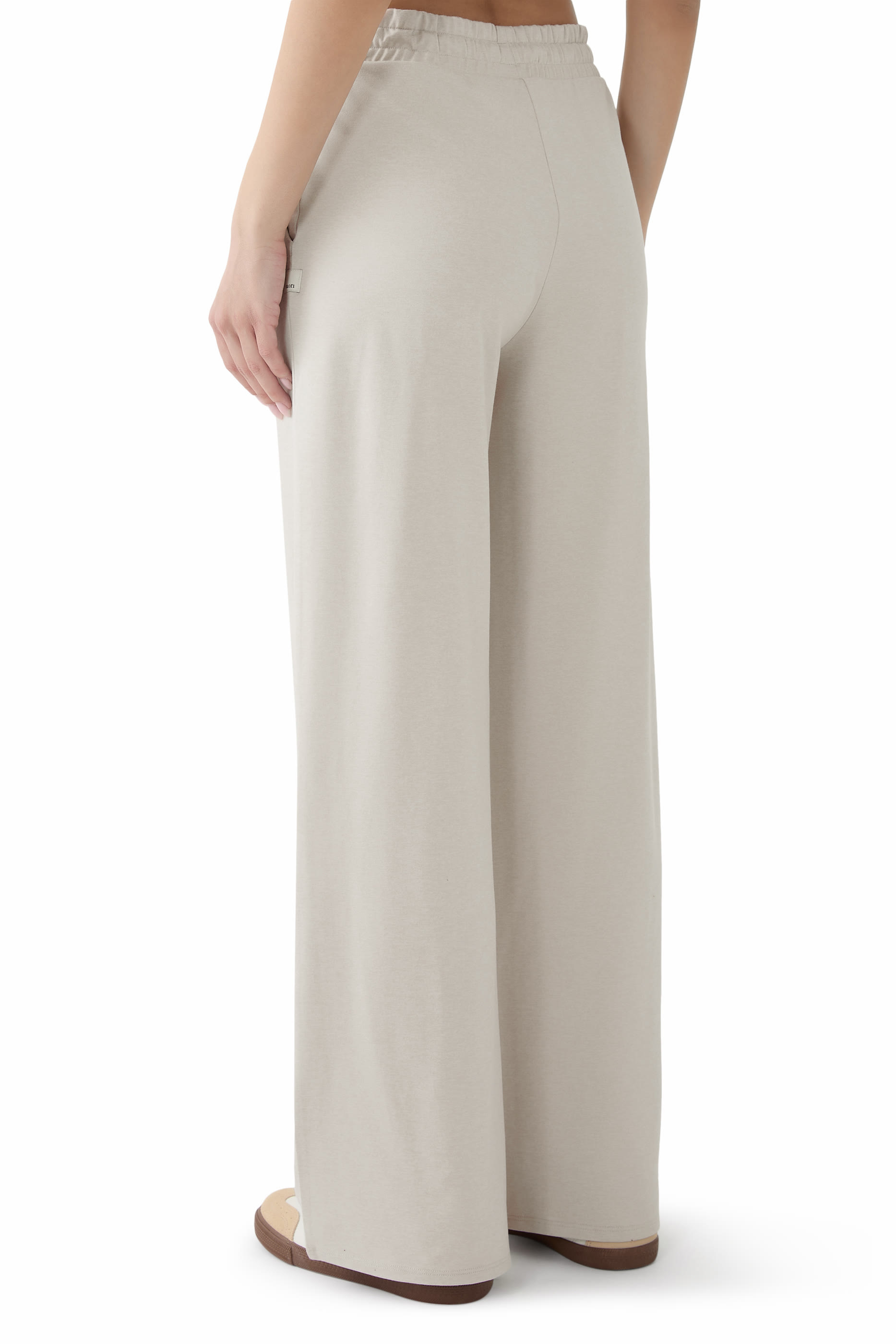 بنطال هالو إسينشال بقصة ساق واسعة