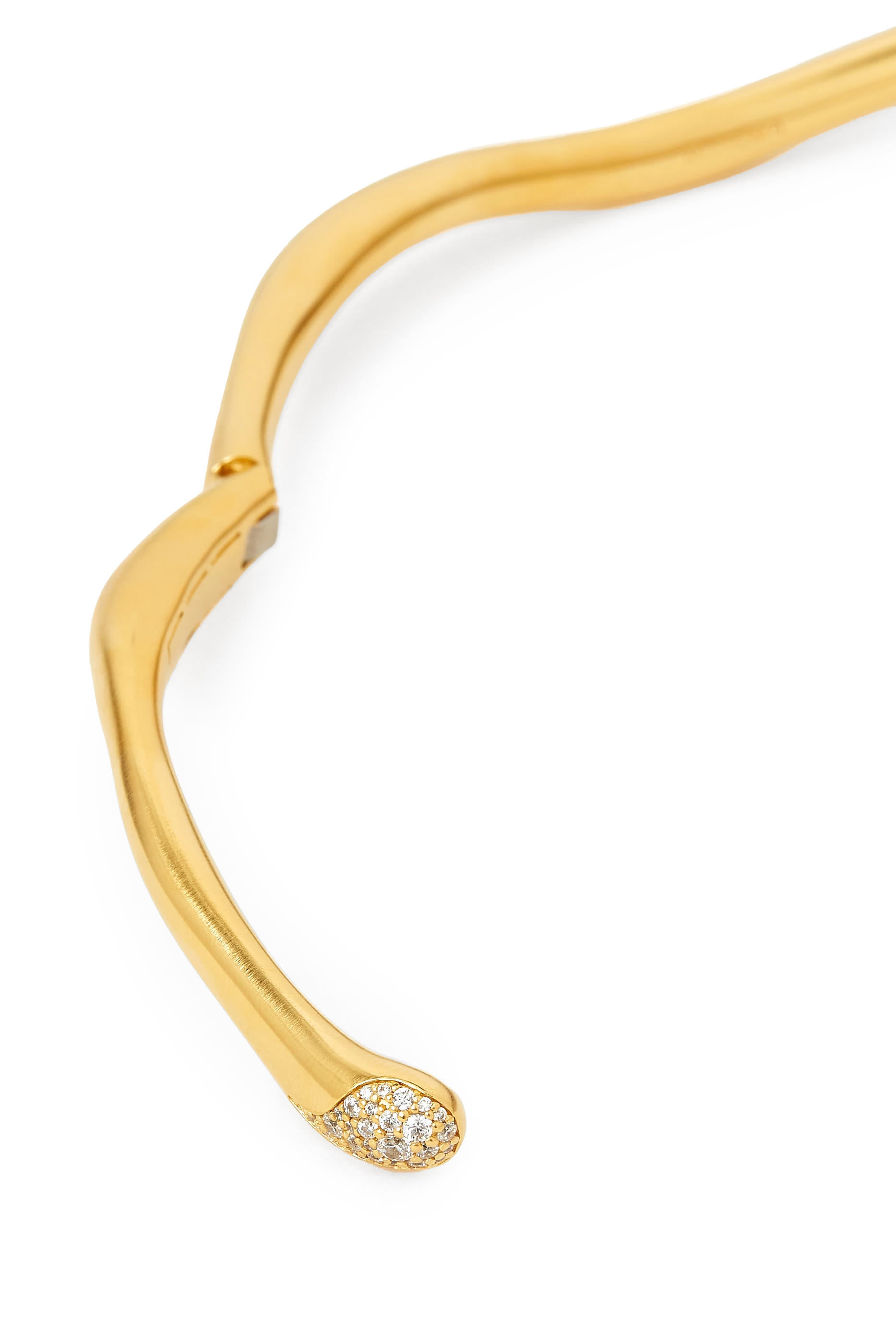 قلادة مولتن سنو تورك بحلية مرصعة بأحجار زركونيا مكعبة، نحاس مطلي بذهب معاد تدويره عيار 18