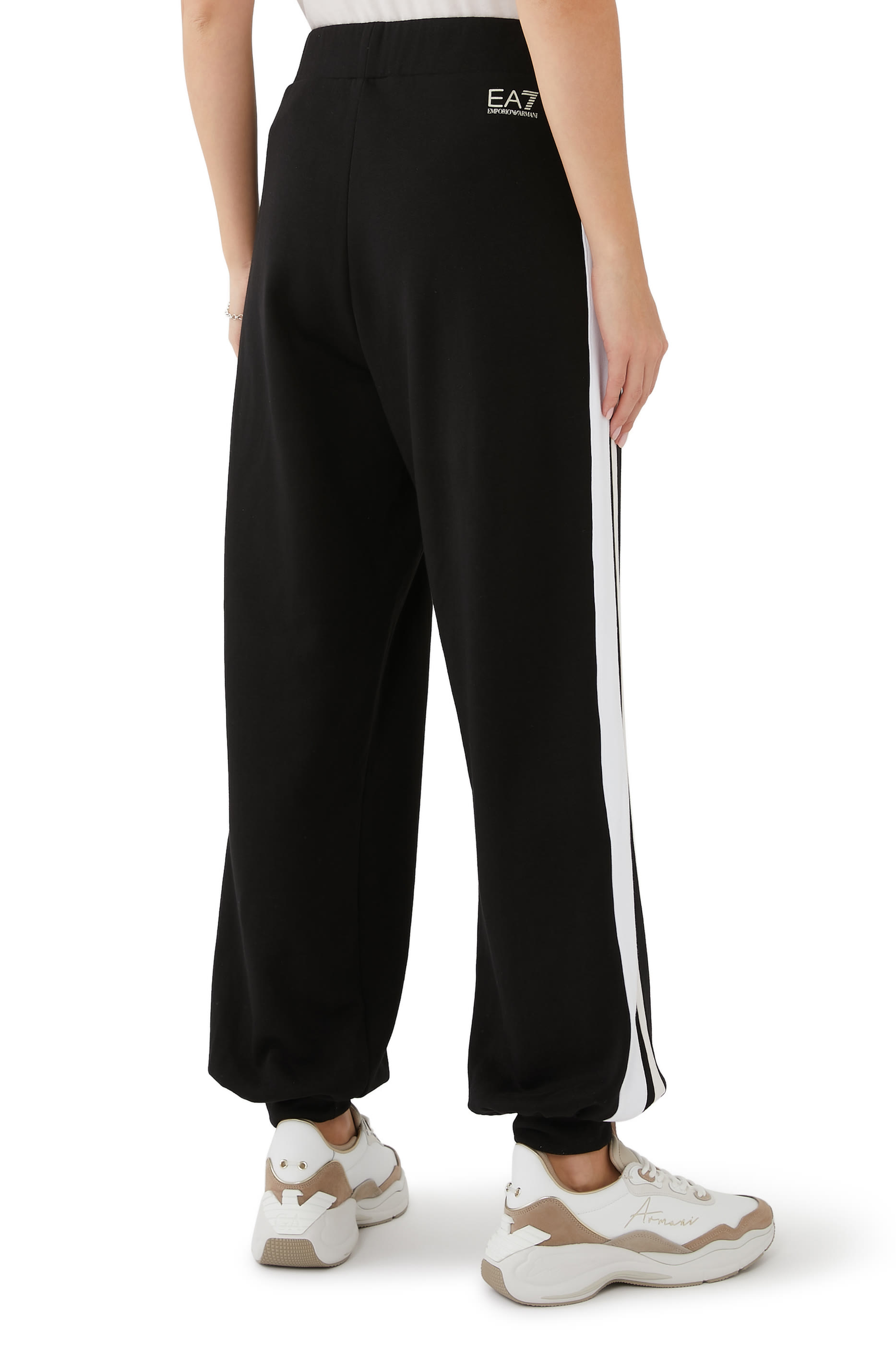 بنطال رياضي بشعار الماركة